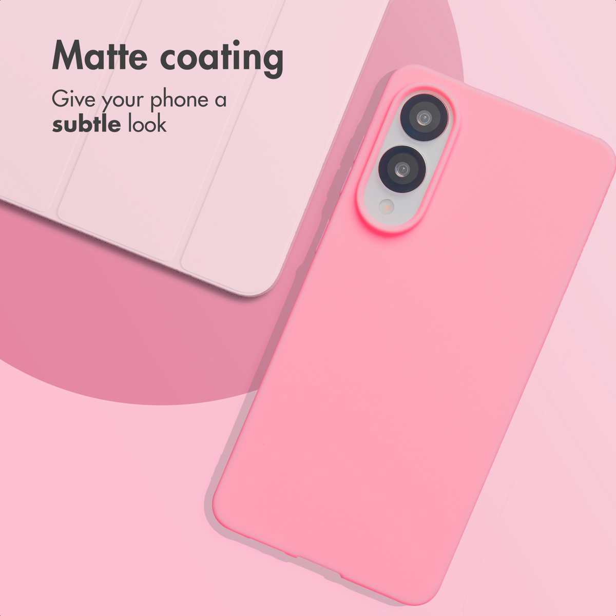 Un teléfono inteligente rosa en una funda mate sobre un fondo rosa con texto.