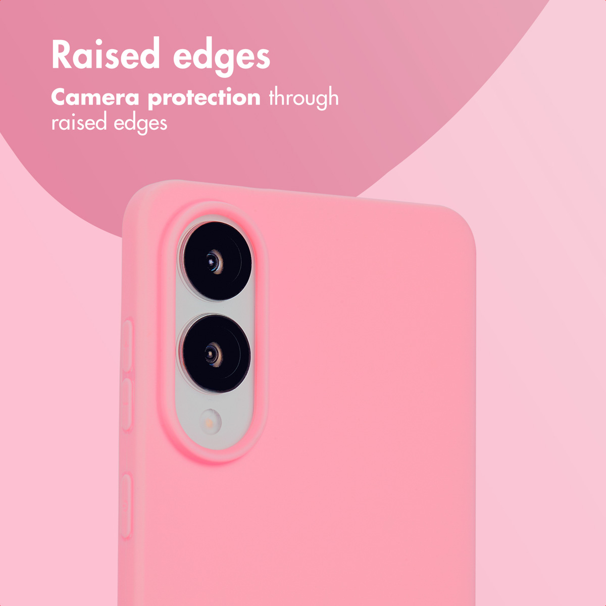 Smartphone rosa en funda protectora con bordes elevados alrededor de la cámara.