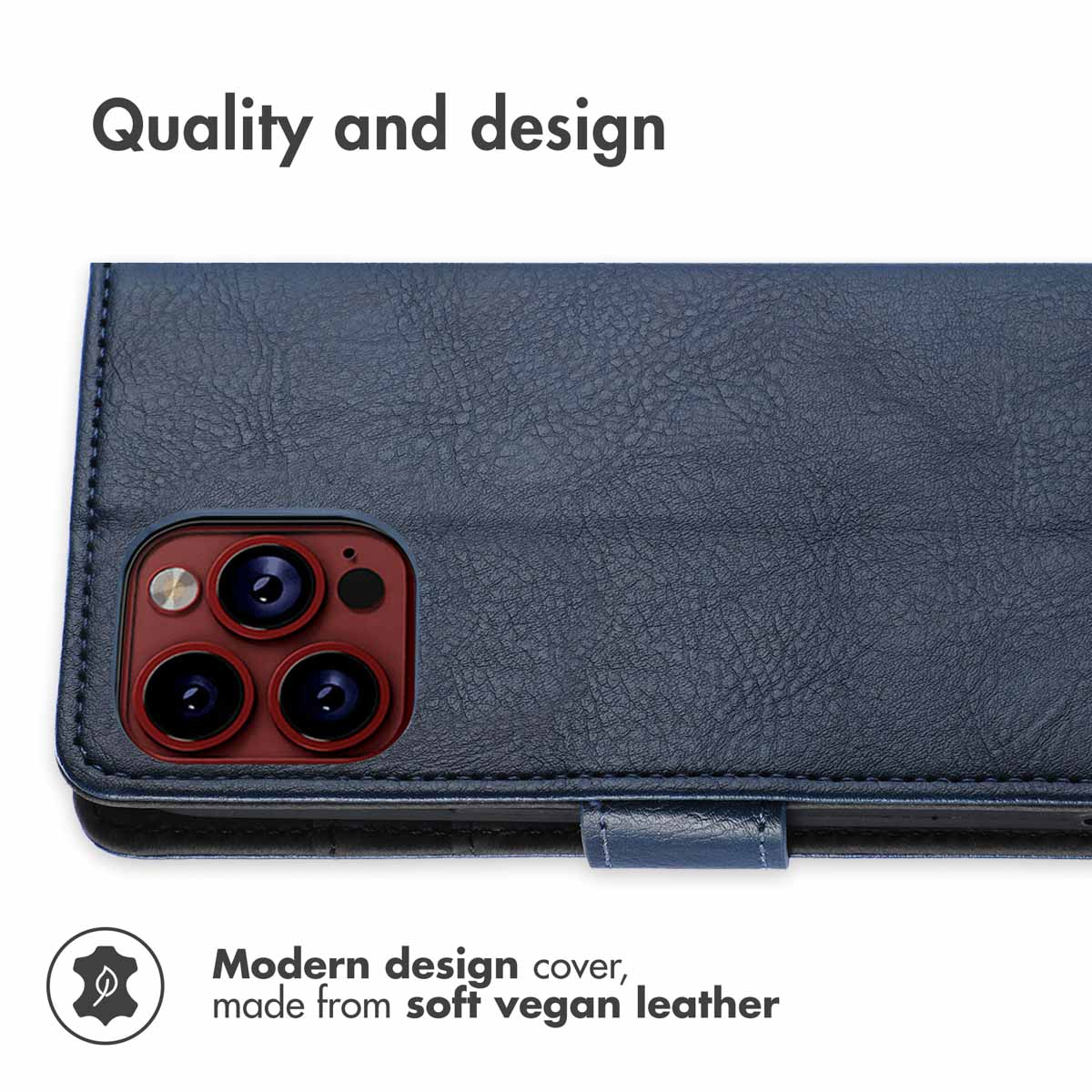 Custodia per telefono in pelle vegana blu con ritaglio per fotocamera e testo.
