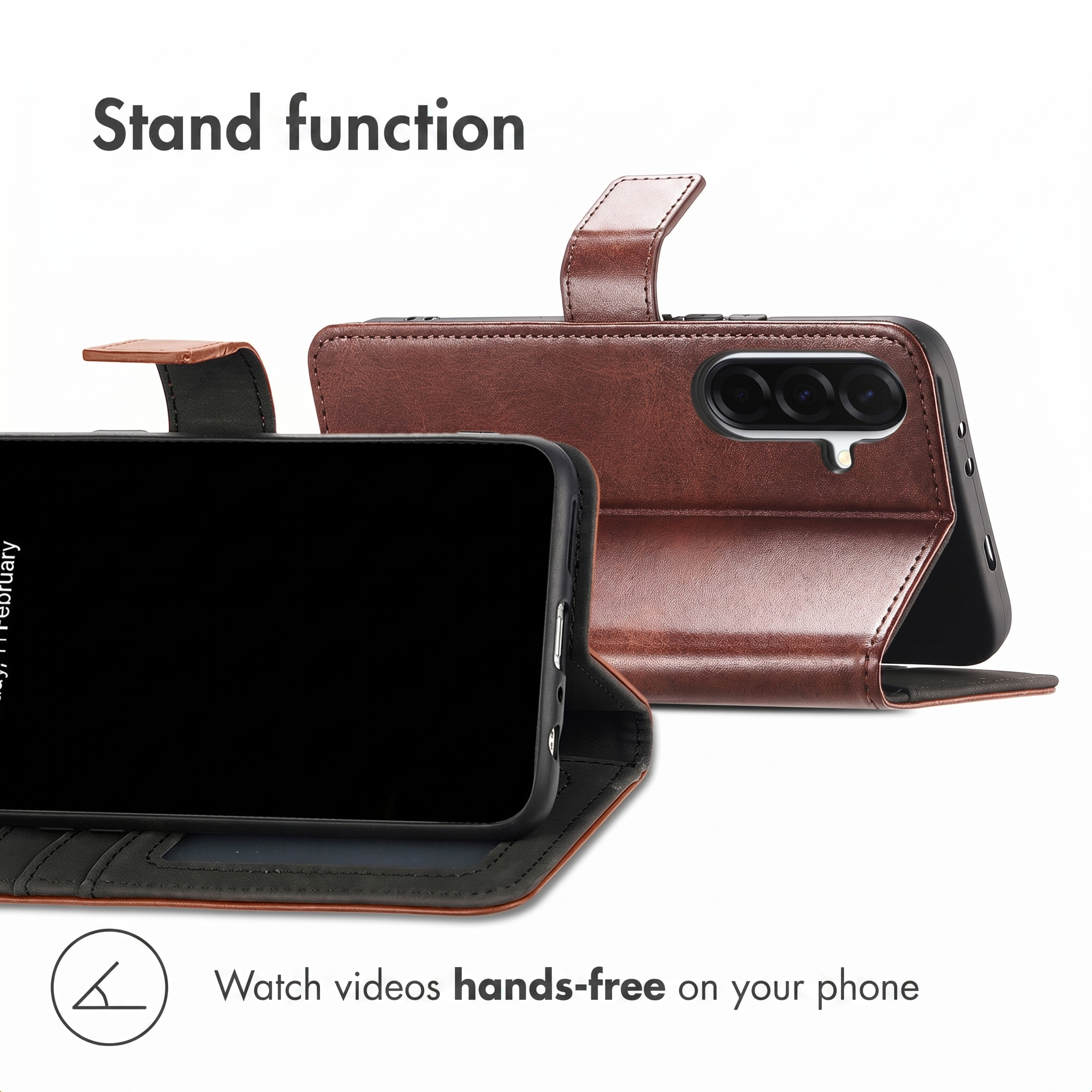 Bruine leren telefoonhoes met standfunctie op een witte achtergrond.