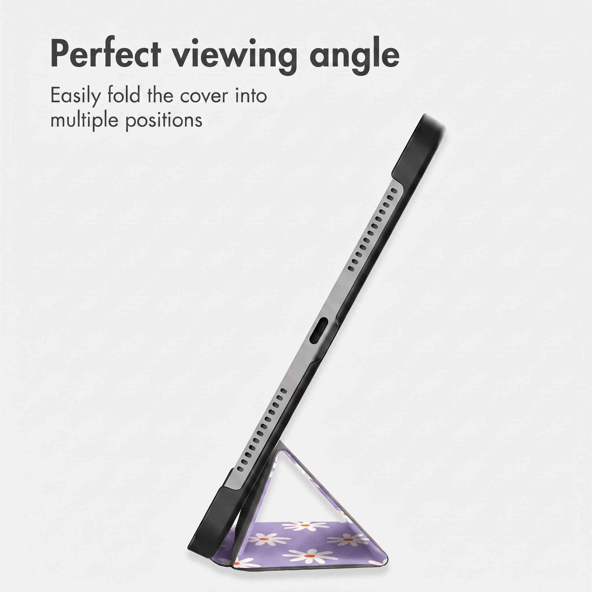 Une tablette dans un étui violet à motifs marguerites se dresse verticalement sur fond blanc.