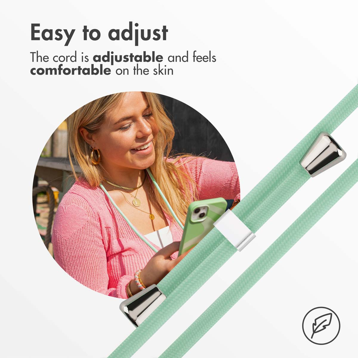 Eine Frau trägt einen verstellbaren mintgrünen Telefonkordel, der Text lautet: 'Easy to adjust'.
