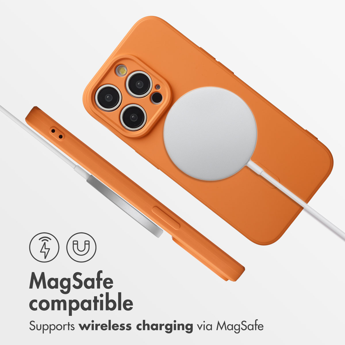 Une coque de téléphone orange avec chargeur MagSafe, vues arrière et latérale, et texte de compatibilité.