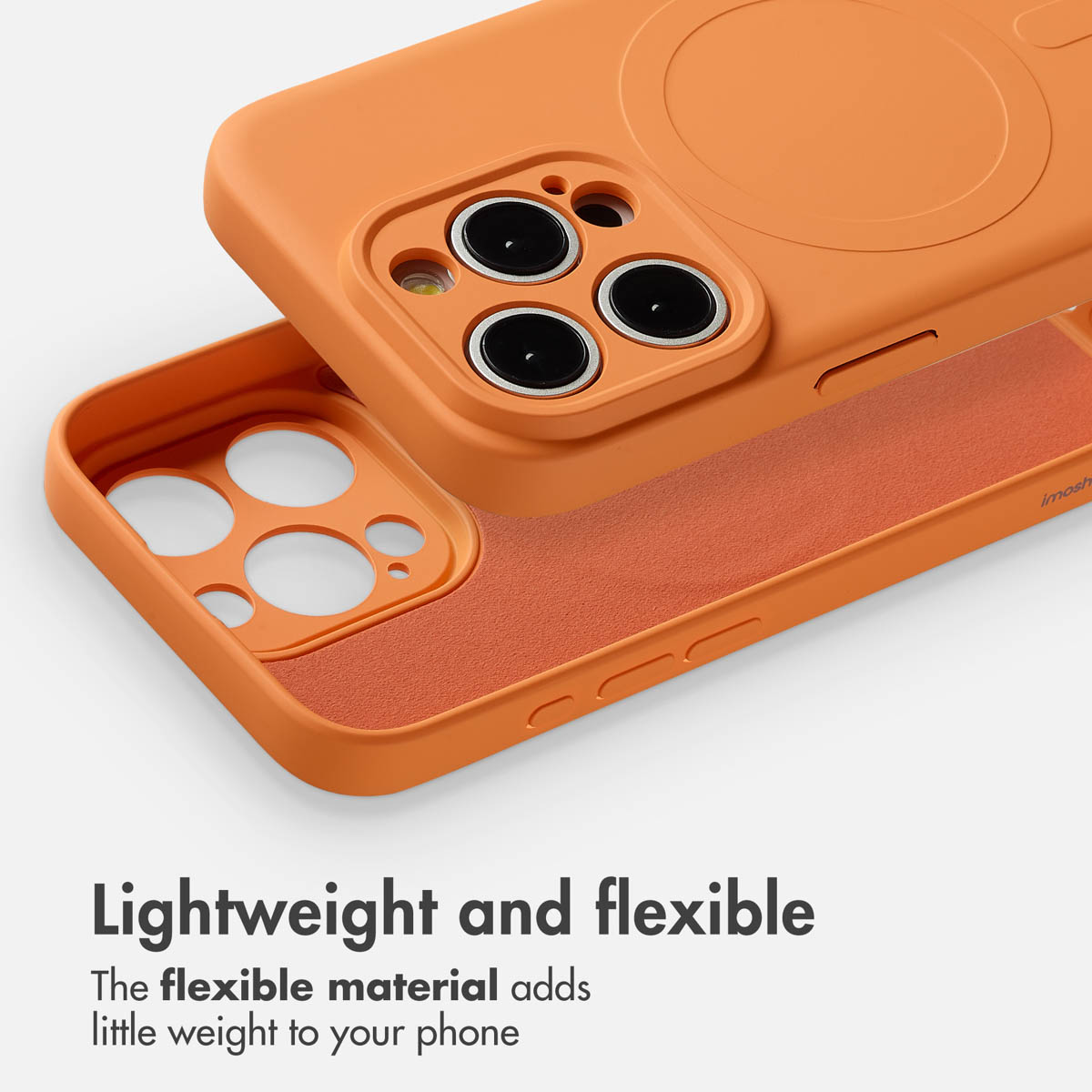 Une coque de smartphone orange avec module caméra intégré sur fond blanc.