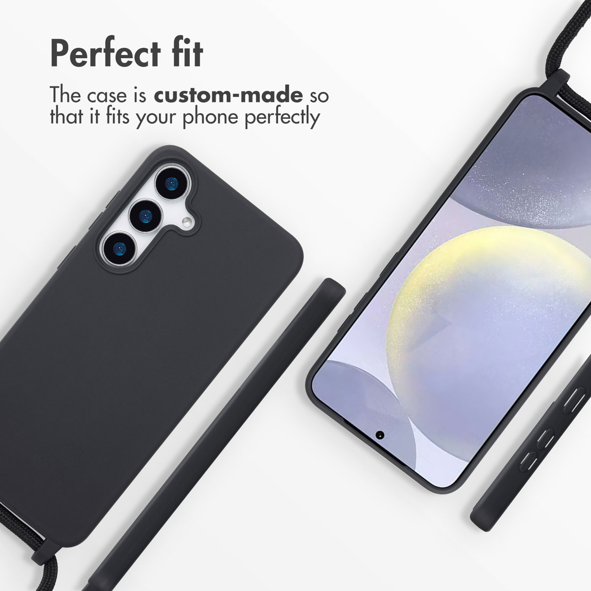 Schwarze Schutzhülle mit Band für ein Smartphone mit Dreifachkamera auf weißem Hintergrund.