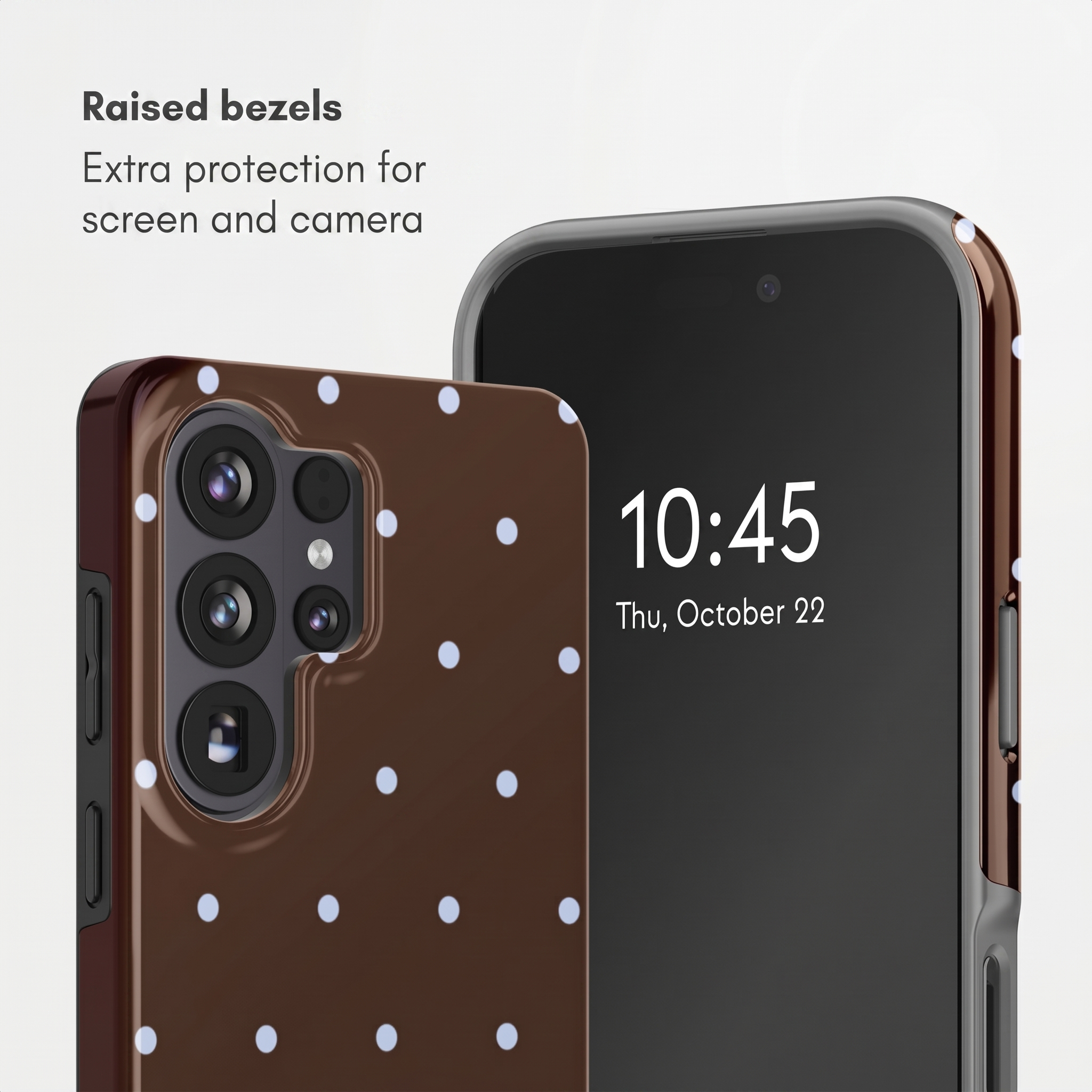 Funda de teléfono marrón con lunares blancos que ofrece protección para cámara y pantalla.