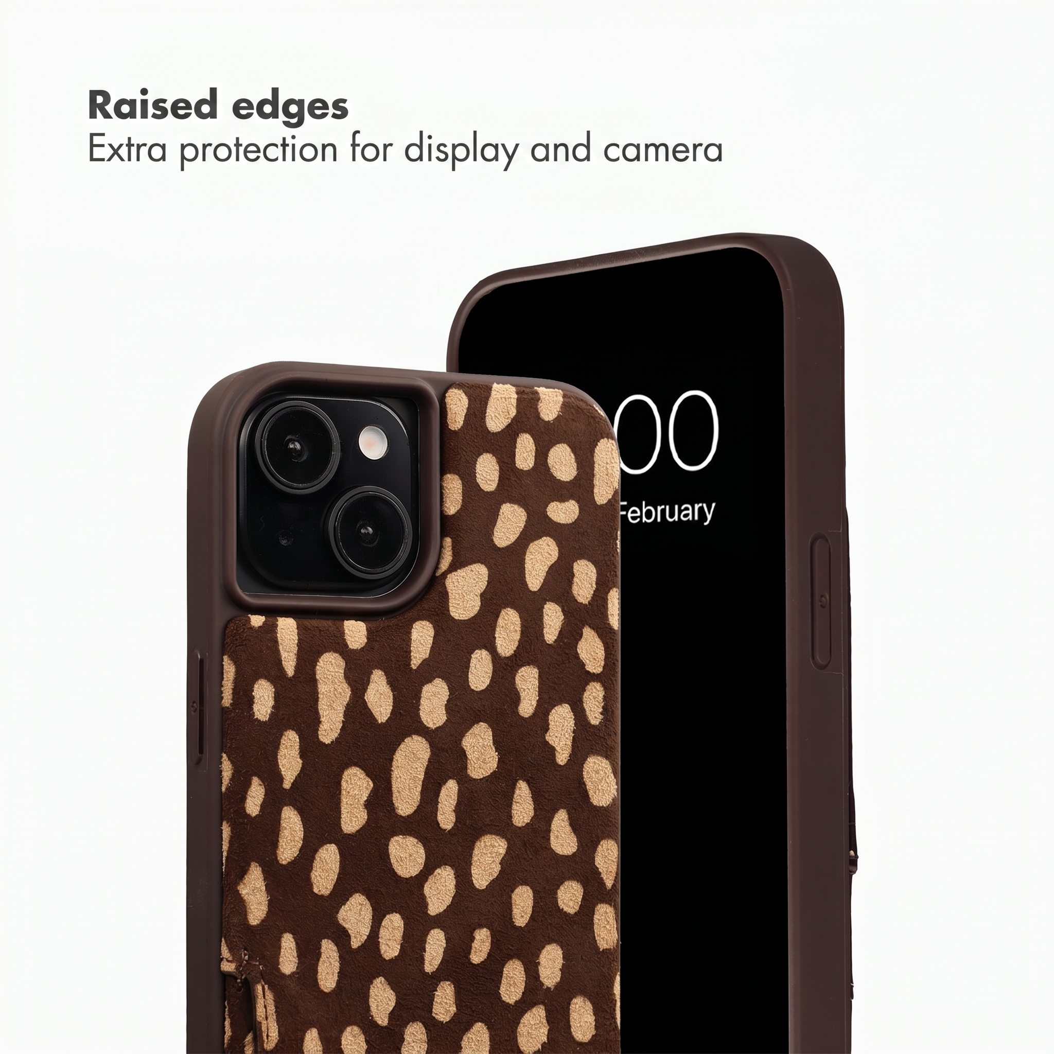 Deux téléphones dans des coques marron avec des motifs de taches claires sur fond blanc avec du texte.