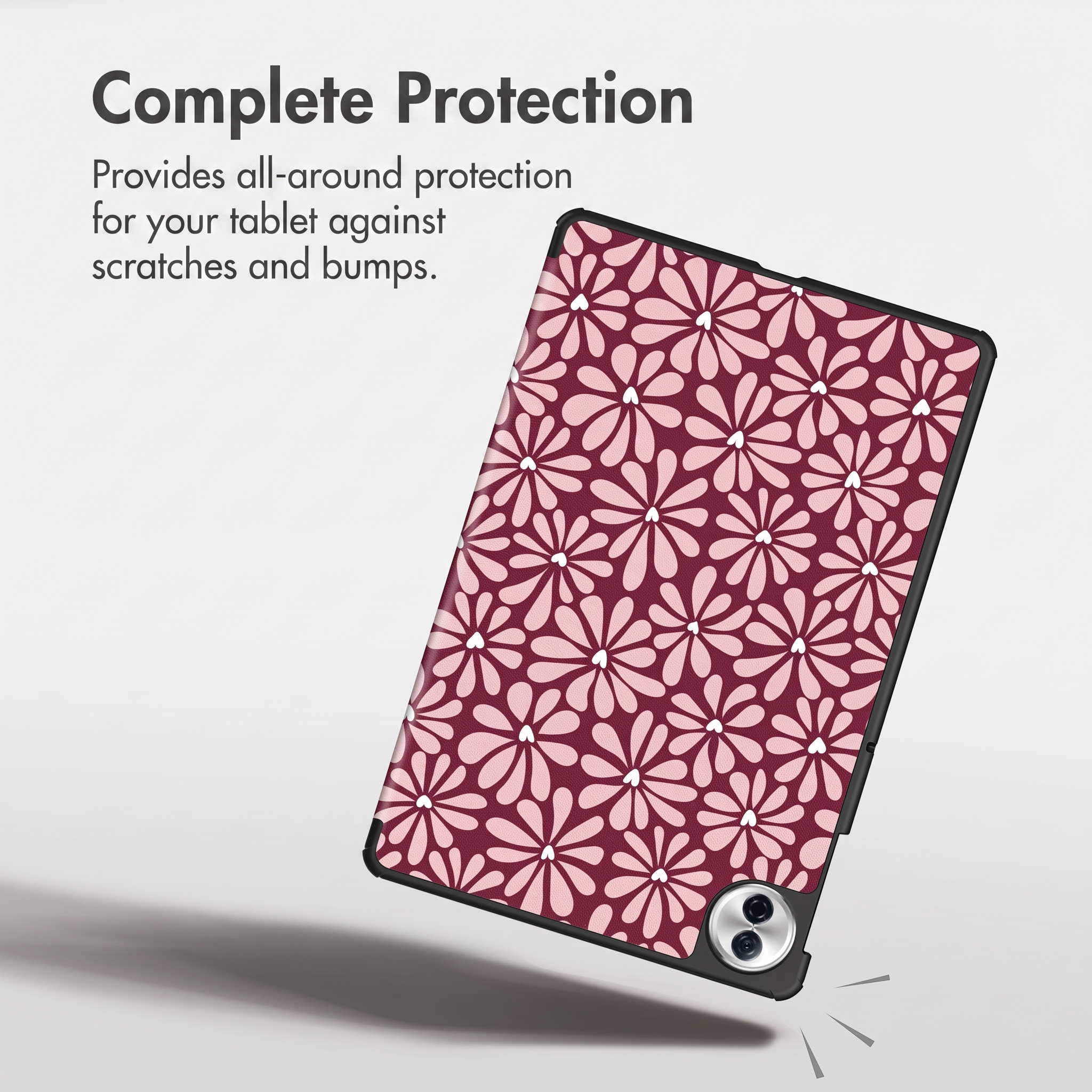Un tablet con custodia a fantasia floreale rosa fluttua su sfondo chiaro con del testo.