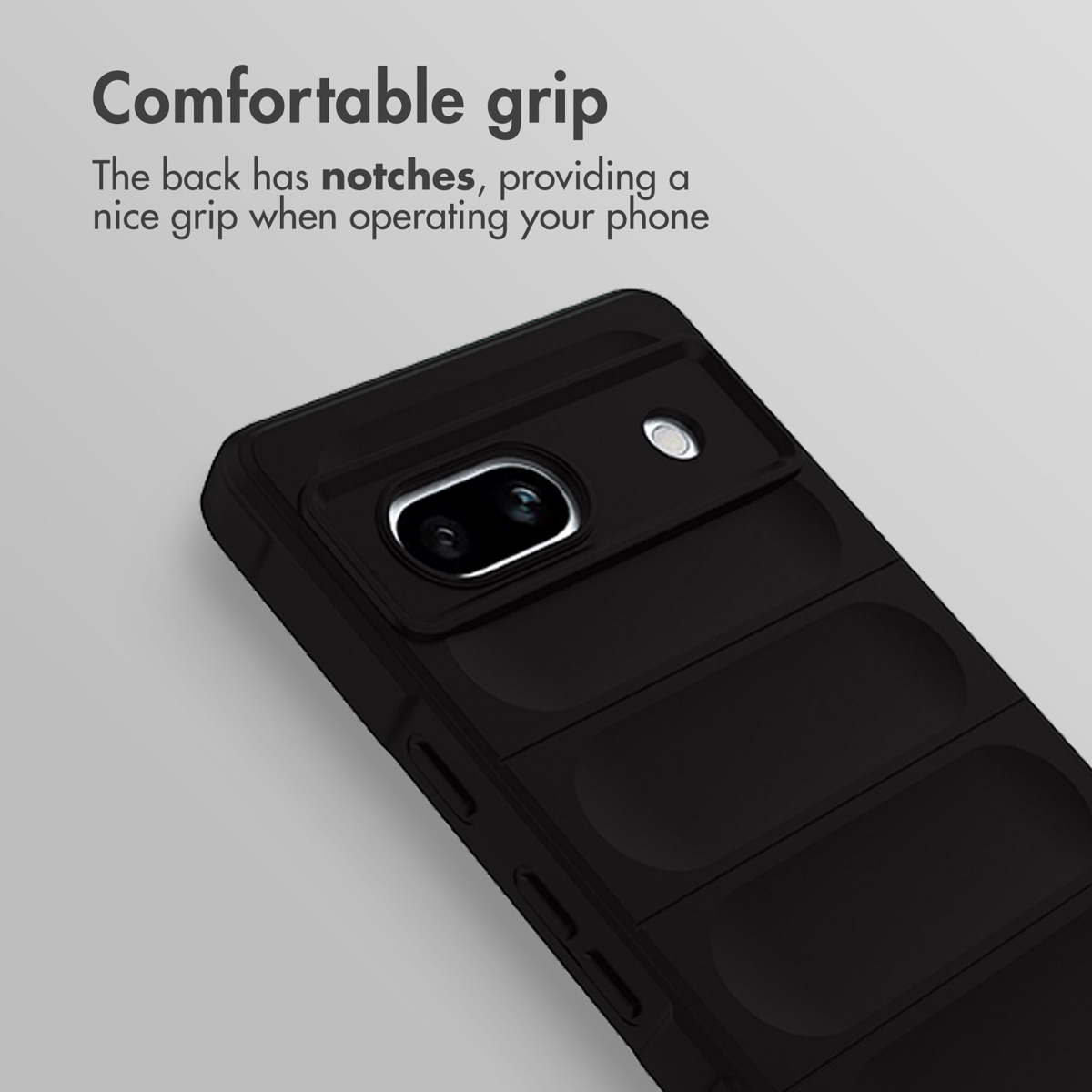 Una custodia nera per smartphone con retro strutturato e intagliato per una presa comoda e fori per la fotocamera.