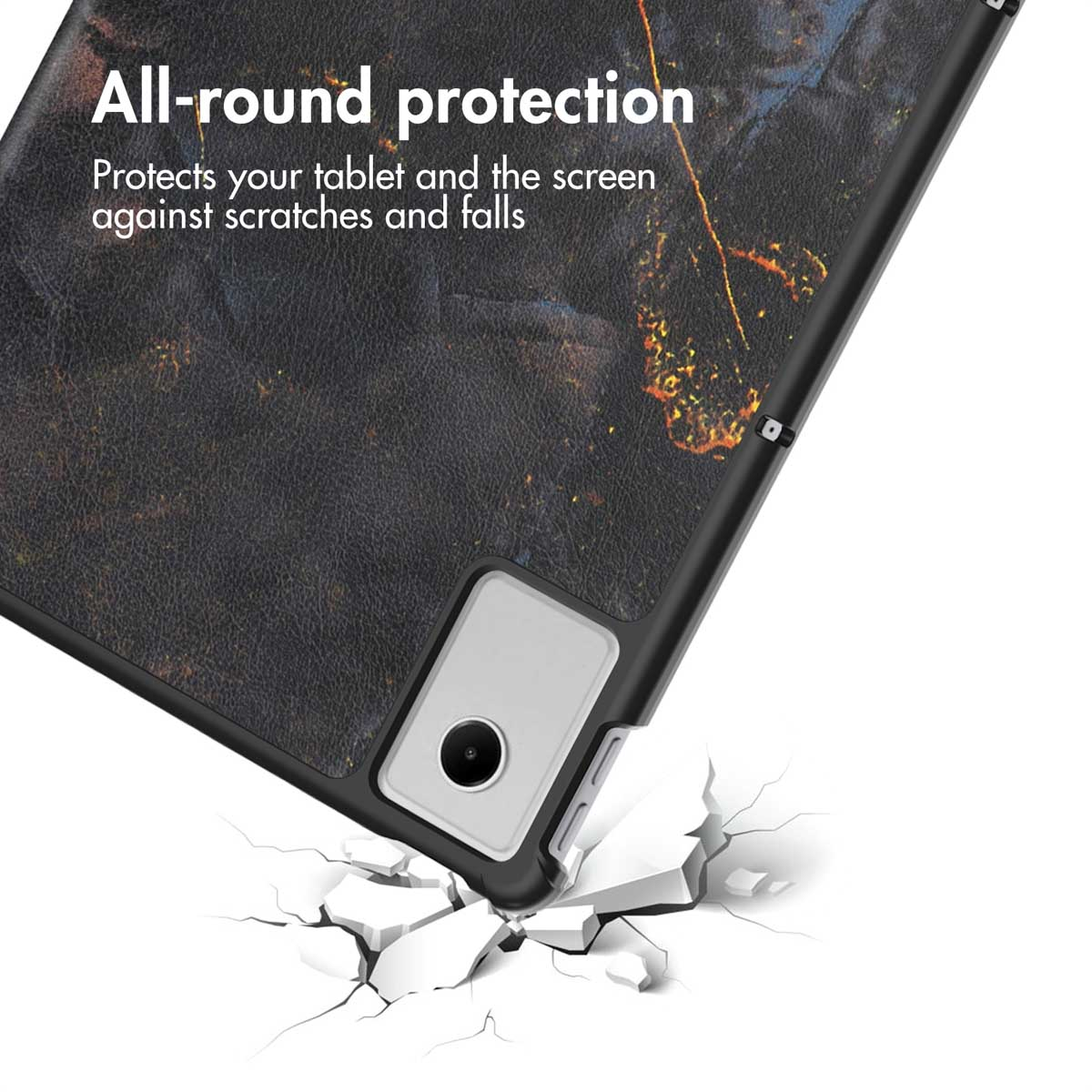 Protection complète pour tablette avec étui noir marbré sur fond blanc fissuré.