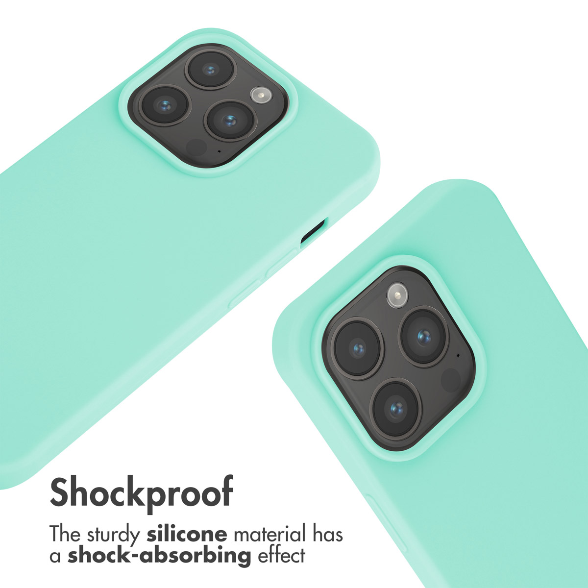 Dos fundas de silicona verde menta que muestran recortes para cámaras triples.