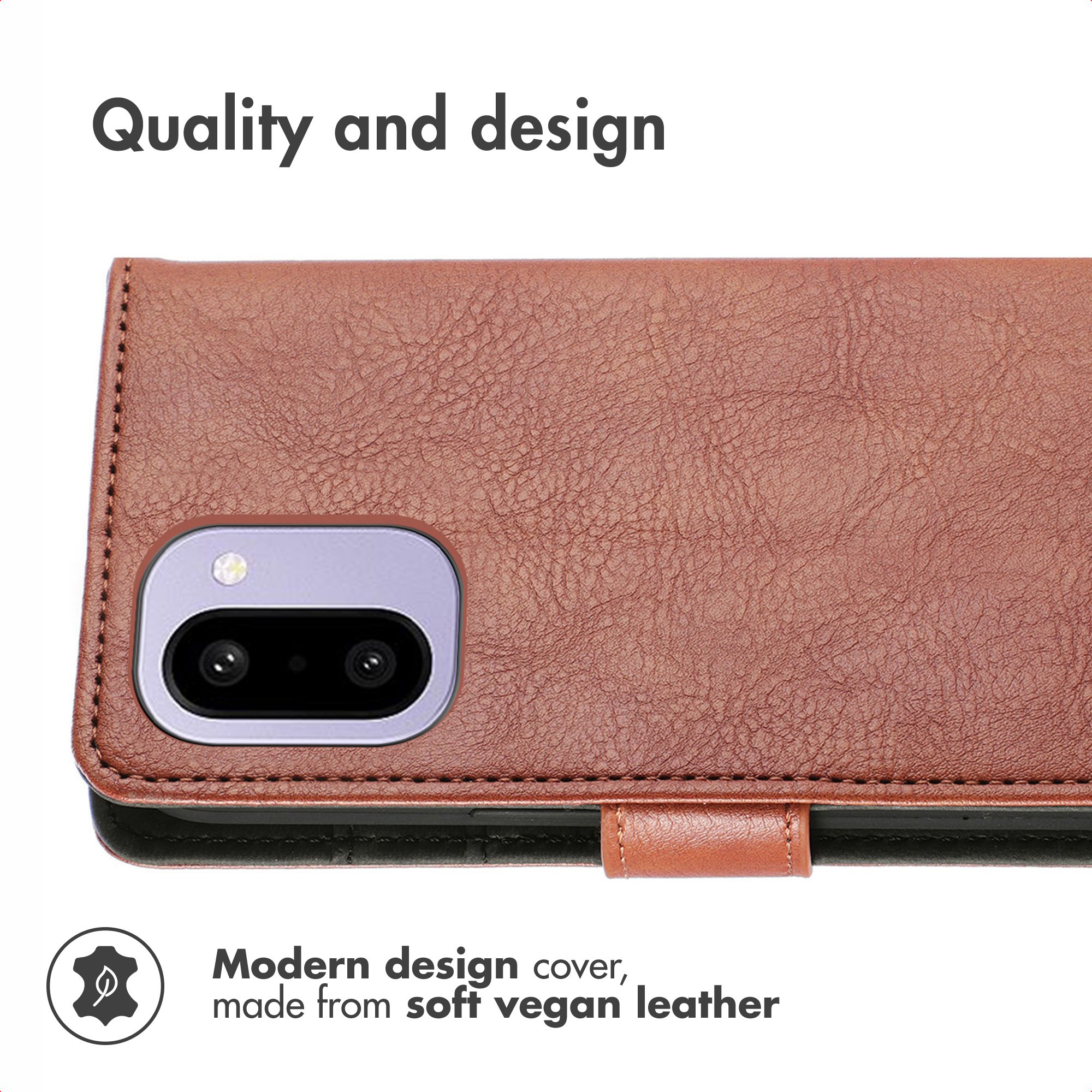 Custodia in pelle vegana marrone con ritaglio per fotocamera e testo su qualità e design.