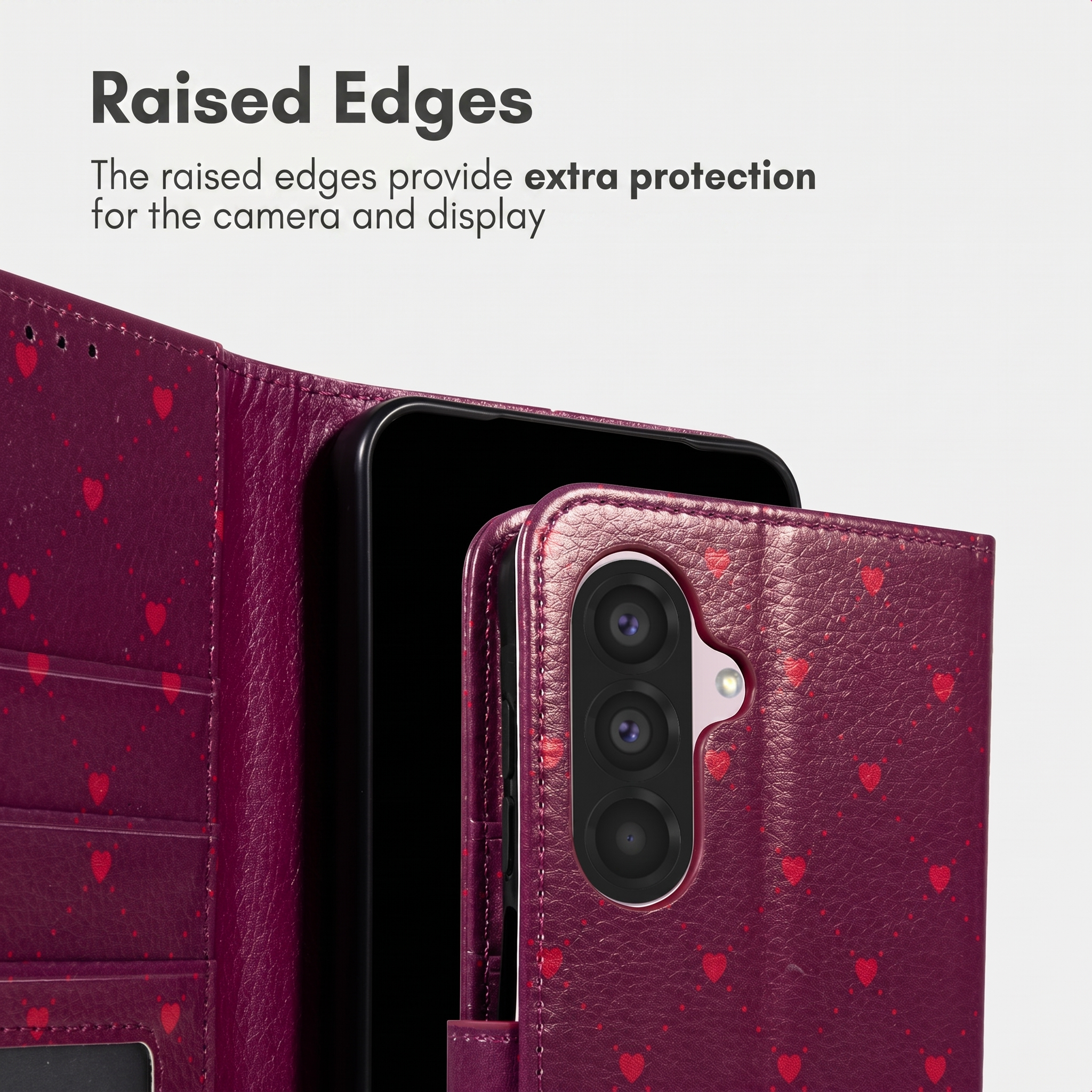 Una funda magenta con corazones muestra los bordes elevados que protegen la cámara y la pantalla.