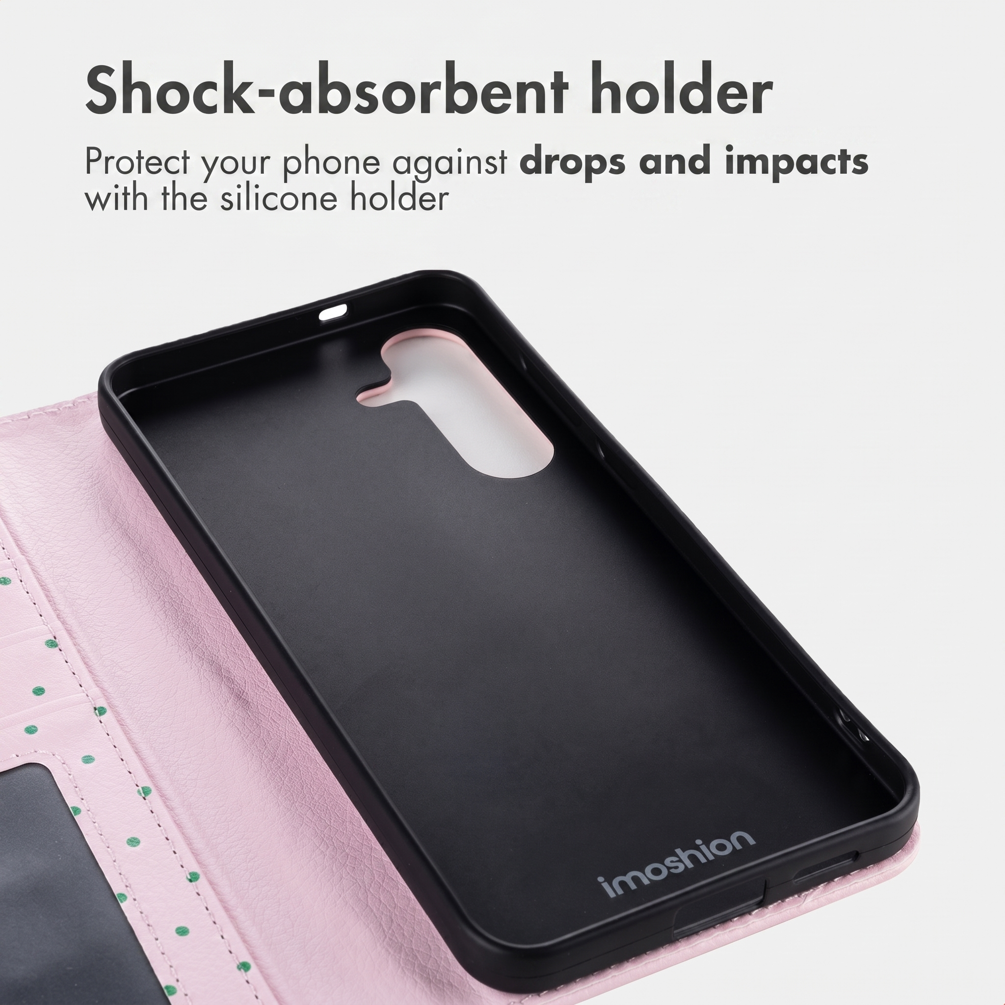 Roze telefoonhoesje met zwarte siliconen houder tegen een witte achtergrond.