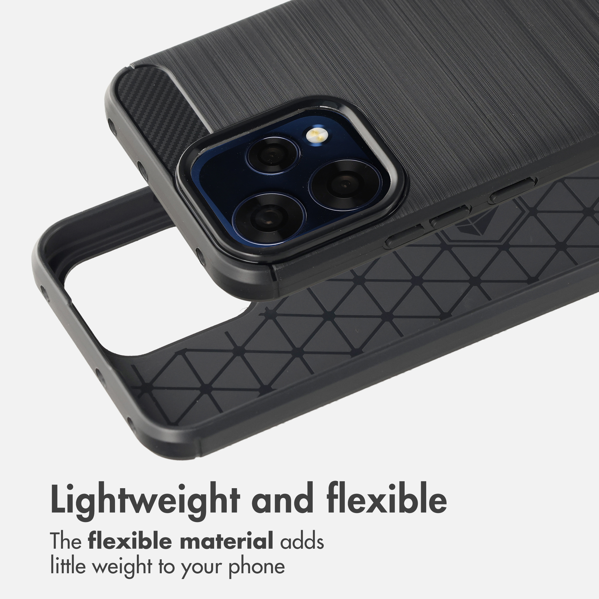 Een zwarte smartphonehoes met gestructureerde achterkant, camera-uitsparing en flexibel binnenpatroon.