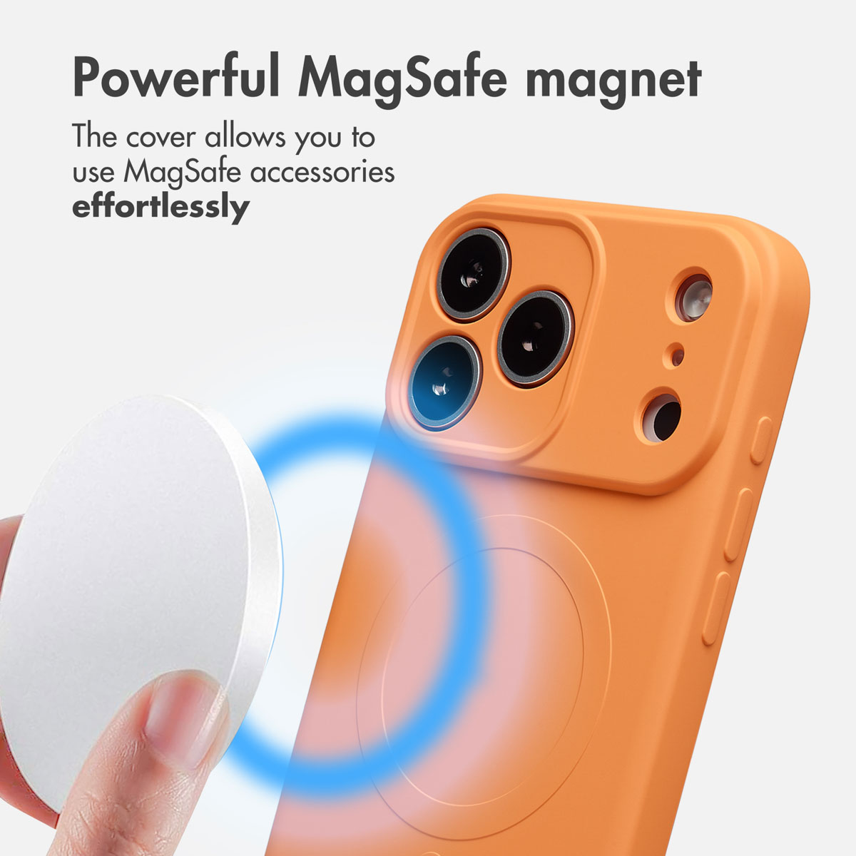 Eine orangefarbene Handyhülle mit einem sich nähernden MagSafe-Ladegerät und Werbetext.