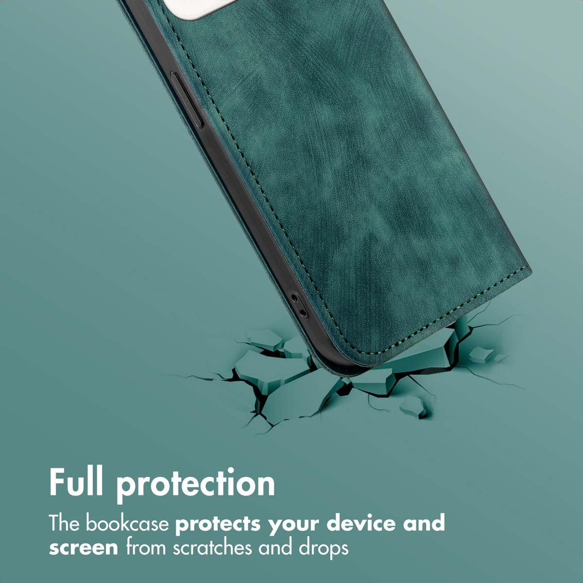 Une coque de téléphone en cuir vert foncé au-dessus d'une surface fissurée avec du texte.
