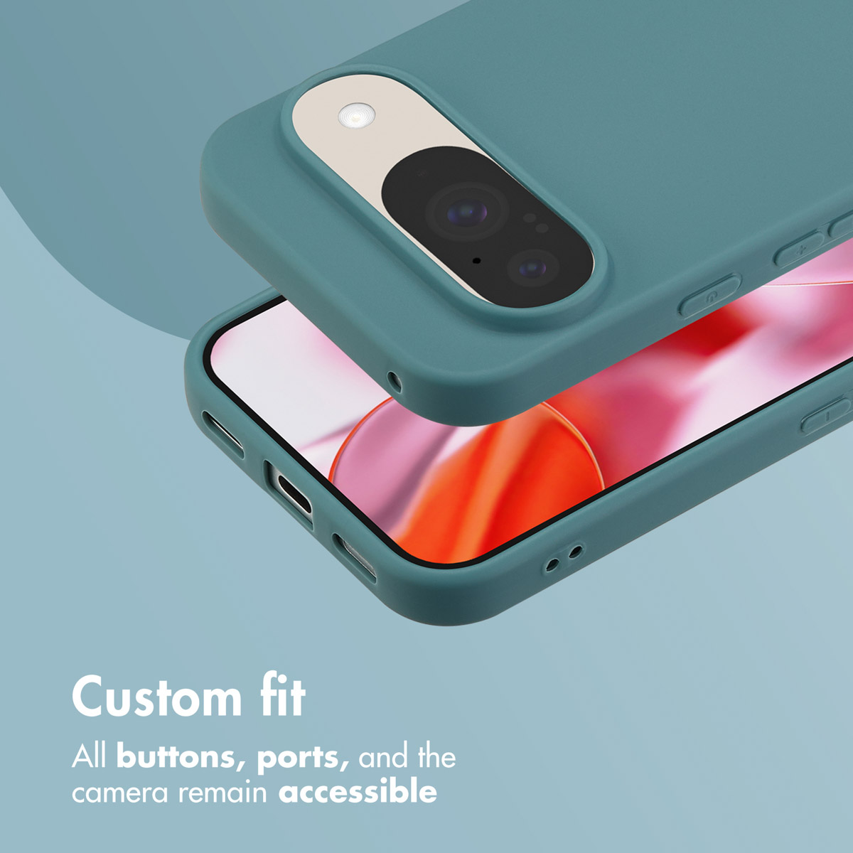 Una funda de smartphone verde azulado con recorte para cámara dual y botones expuestos sobre fondo azul.