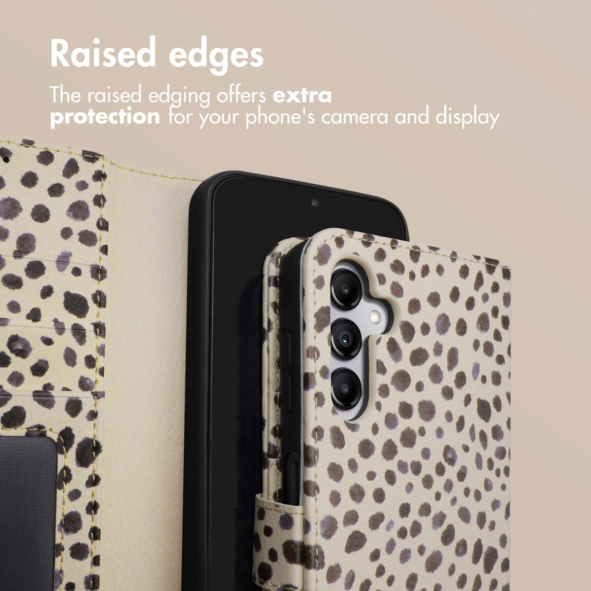 I bordi rialzati di una custodia leopardata proteggono fotocamera e display.