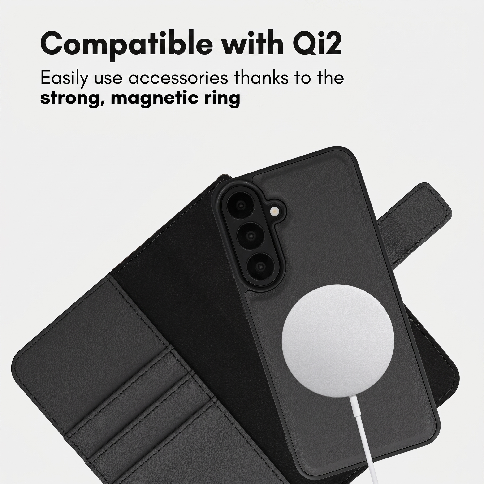Schwarze Handyhülle mit integriertem Qi2-Magnetring und Zubehörtext oben.