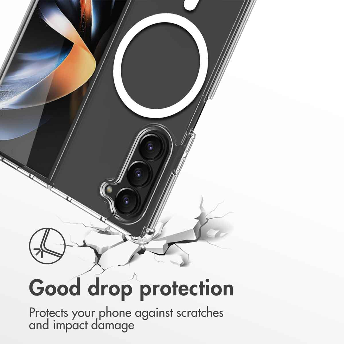 Funda protectora transparente en un smartphone plegable que muestra un anillo magnético y triple cámara.