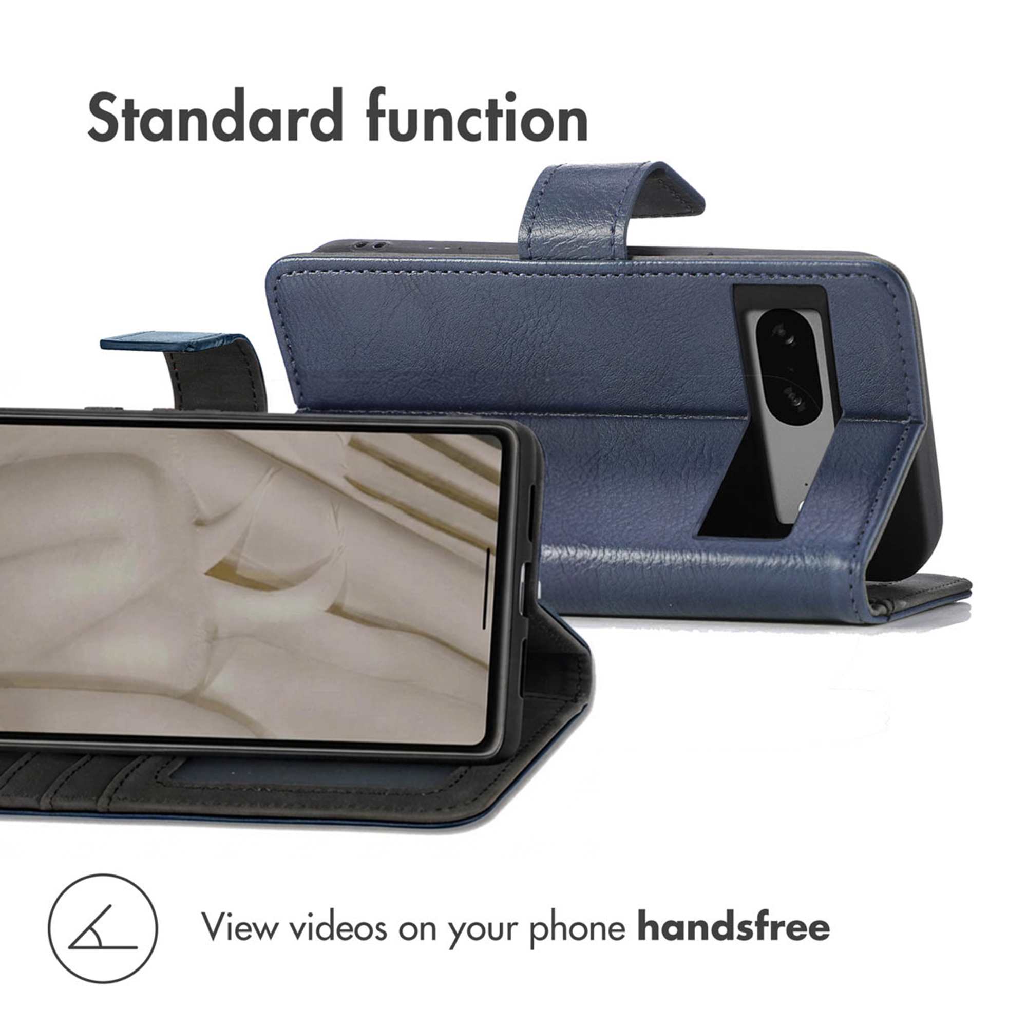 Custodia in pelle blu piegata in orizzontale con uno smartphone per guardare video.