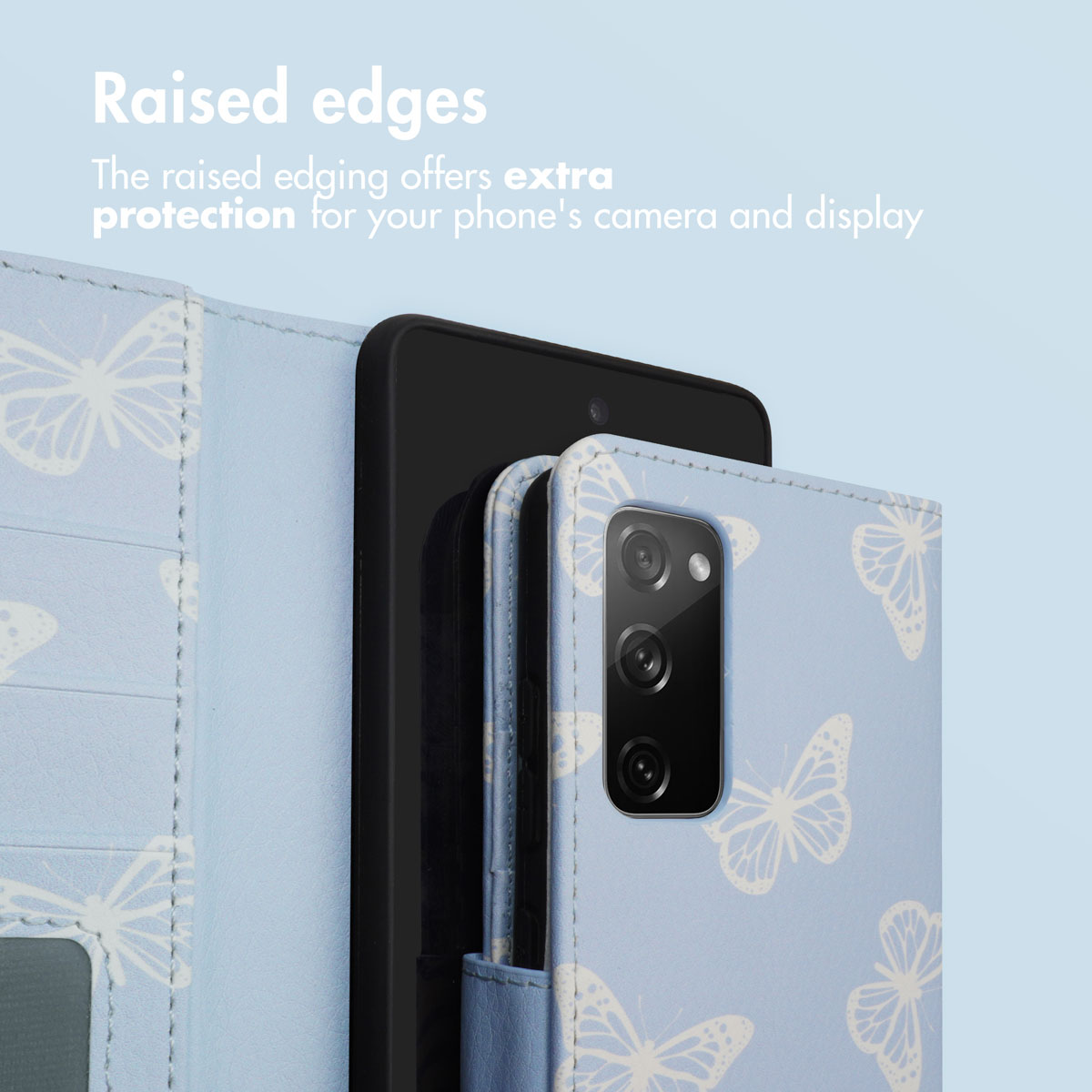Funda de teléfono azul con patrón de mariposas y bordes elevados para mayor protección.