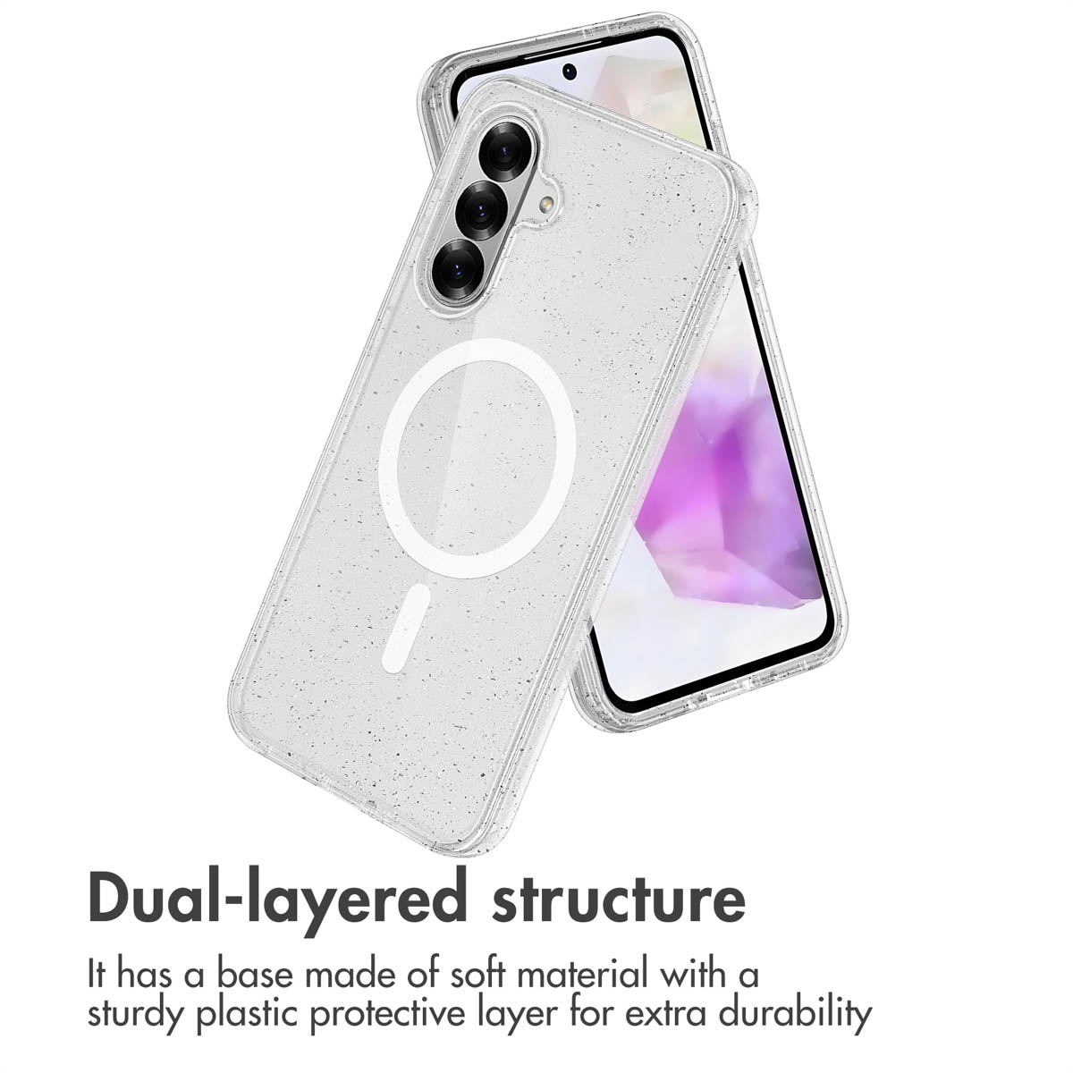 Una funda de móvil transparente y brillante con anillo MagSafe, junto a un smartphone.