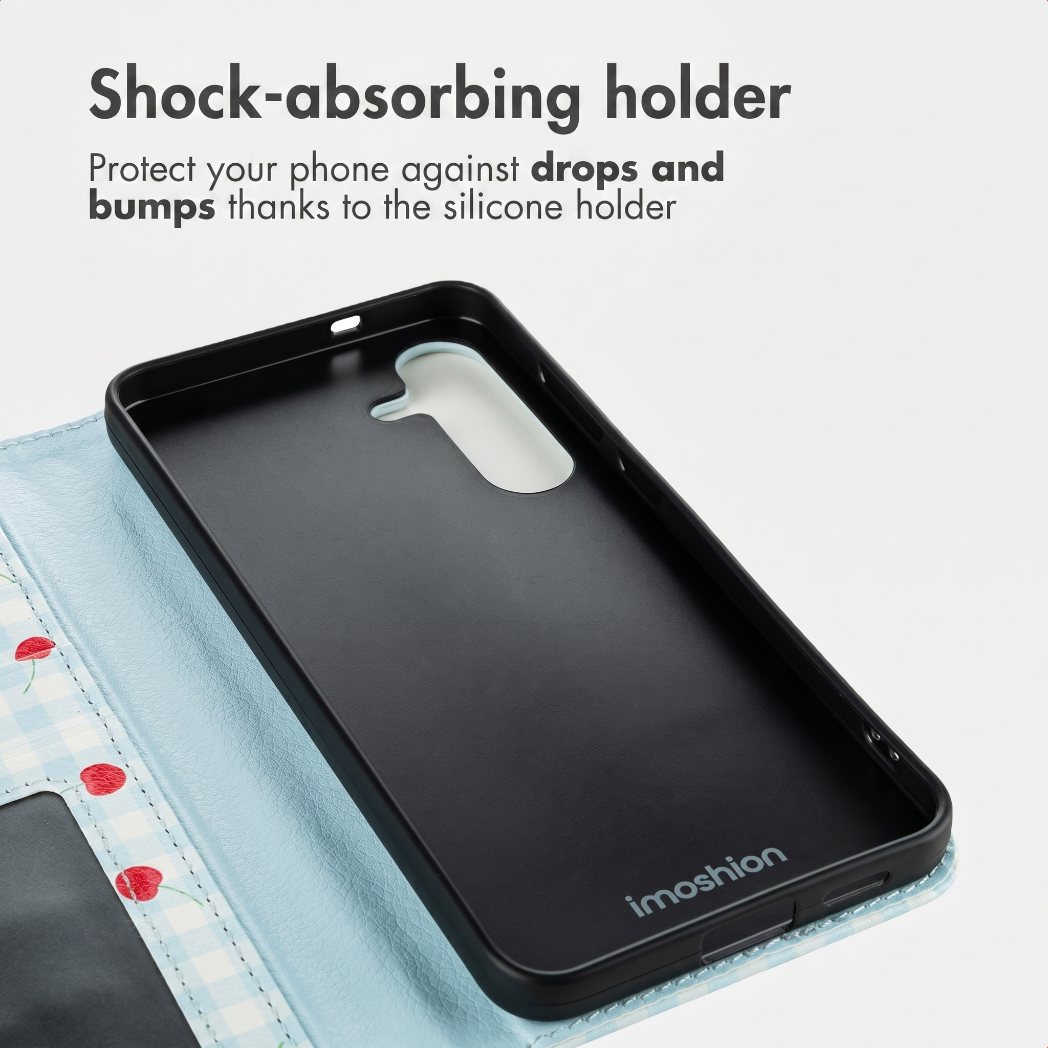 Blauwe telefoonhoes met kersenpatroon en zwarte siliconen houder. Tekst boven: Shock-absorbing holder.