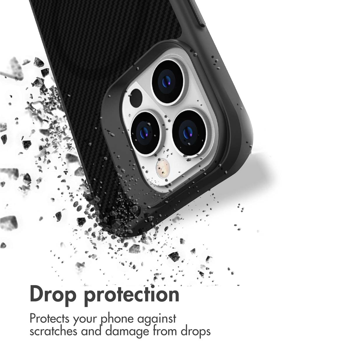 Uno smartphone in custodia nera è circondato da detriti, mostrando la protezione contro le cadute su sfondo bianco.