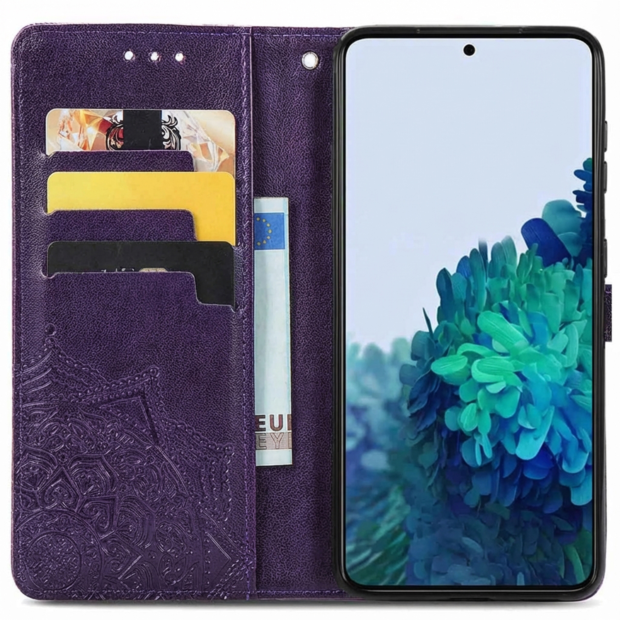 Étui de téléphone violet avec motif mandala, fentes et smartphone.