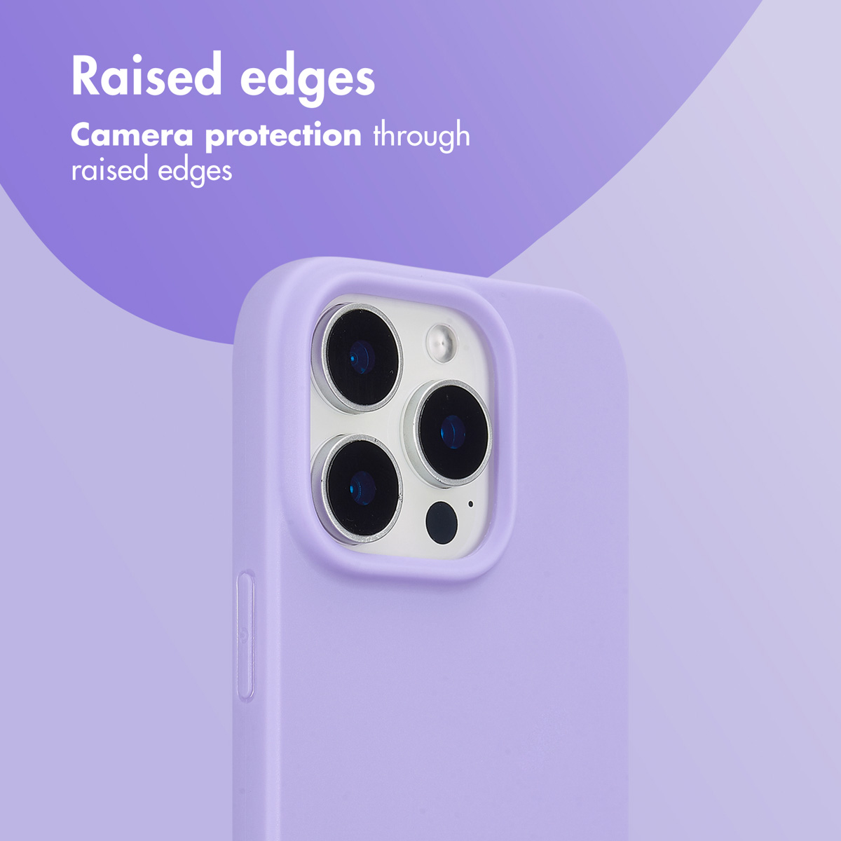 Une coque de smartphone violette avec des bords surélevés pour protéger l'appareil photo.