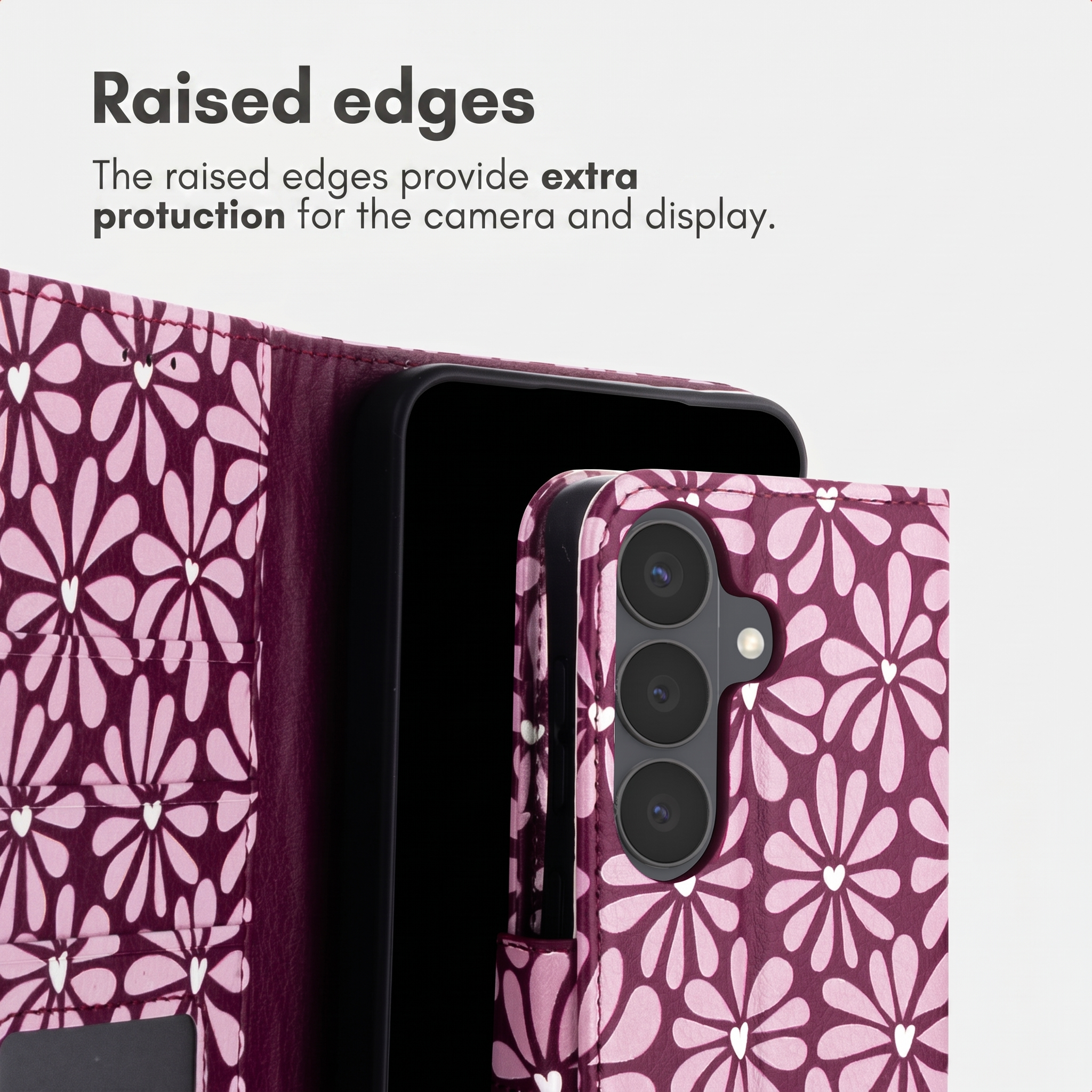 Paarse bloemige telefoonhoes met opstaande randen voor bescherming.