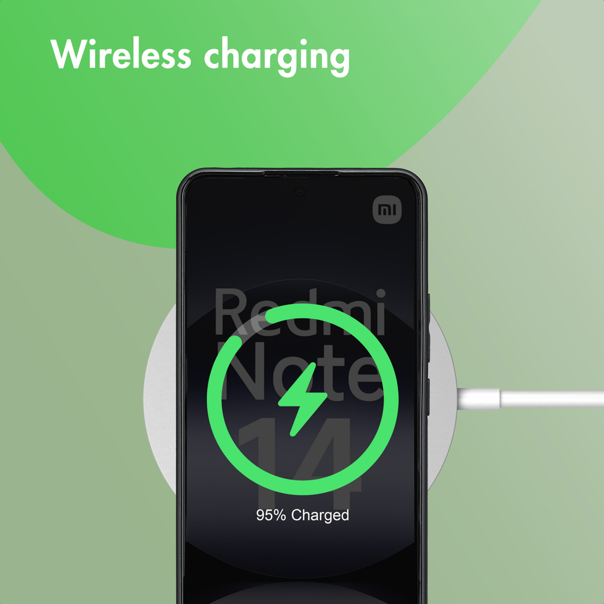 Un teléfono inteligente descansa sobre una base de carga inalámbrica redonda y blanca.