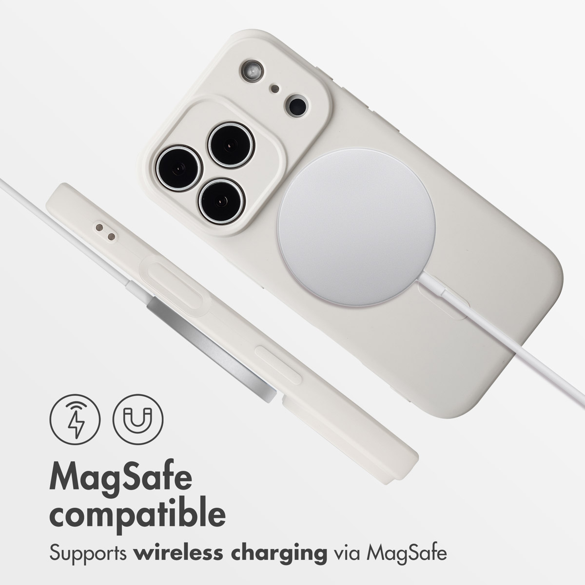 Smartphone blanc dans sa coque avec chargeur MagSafe à l'arrière, et le texte compatible MagSafe.