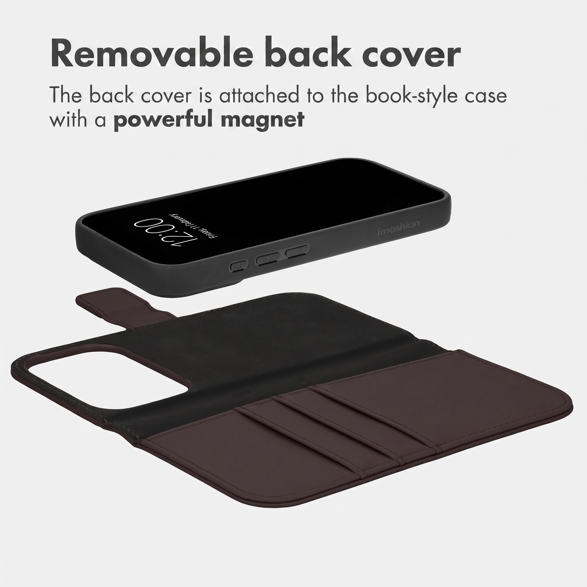 Ein schwarzes Smartphone schwebt über einer abnehmbaren braunen Leder-Buchhülle mit Kartenfächern.