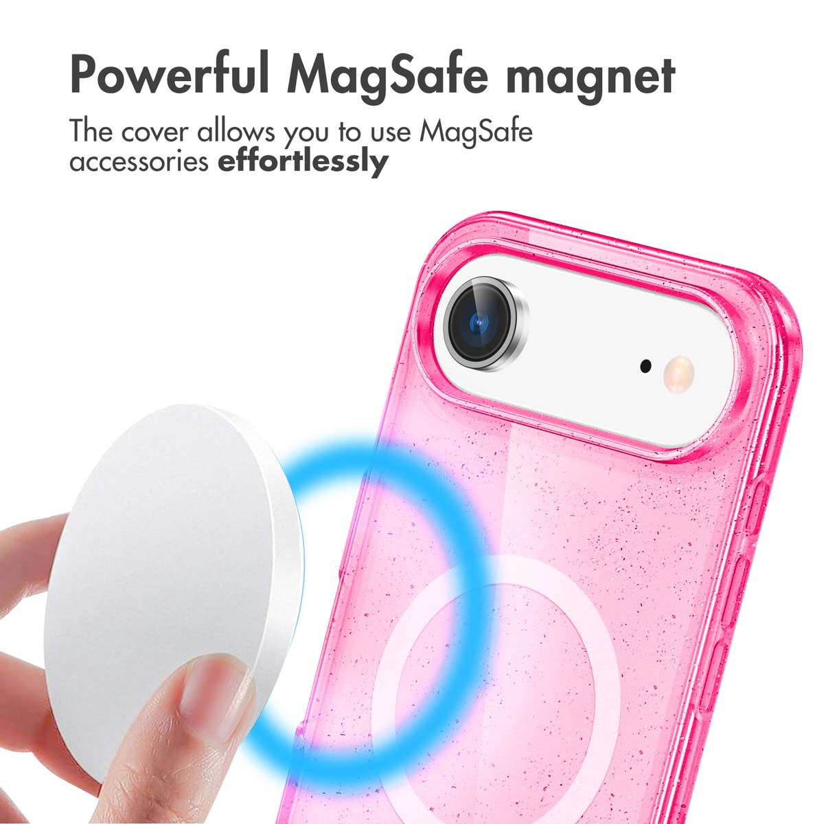 Hand an einem weißen MagSafe-Magneten neben einer glitzernden, pinken Handyhülle mit Kameraausschnitt.
