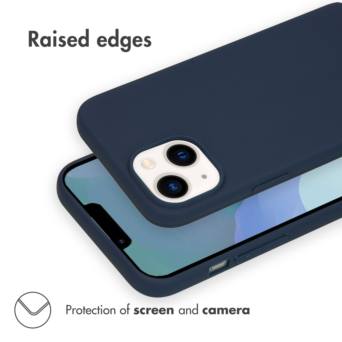 Funda de móvil azul oscuro con bordes elevados para proteger la pantalla y la cámara sobre fondo blanco.