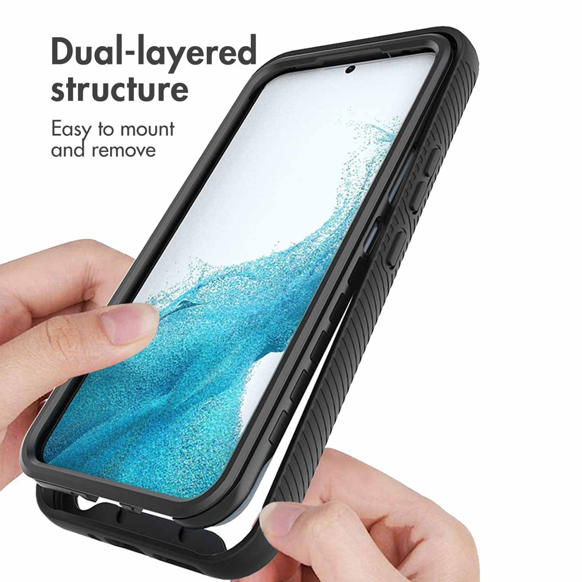 Manos sosteniendo un smartphone con funda protectora negra de doble capa.