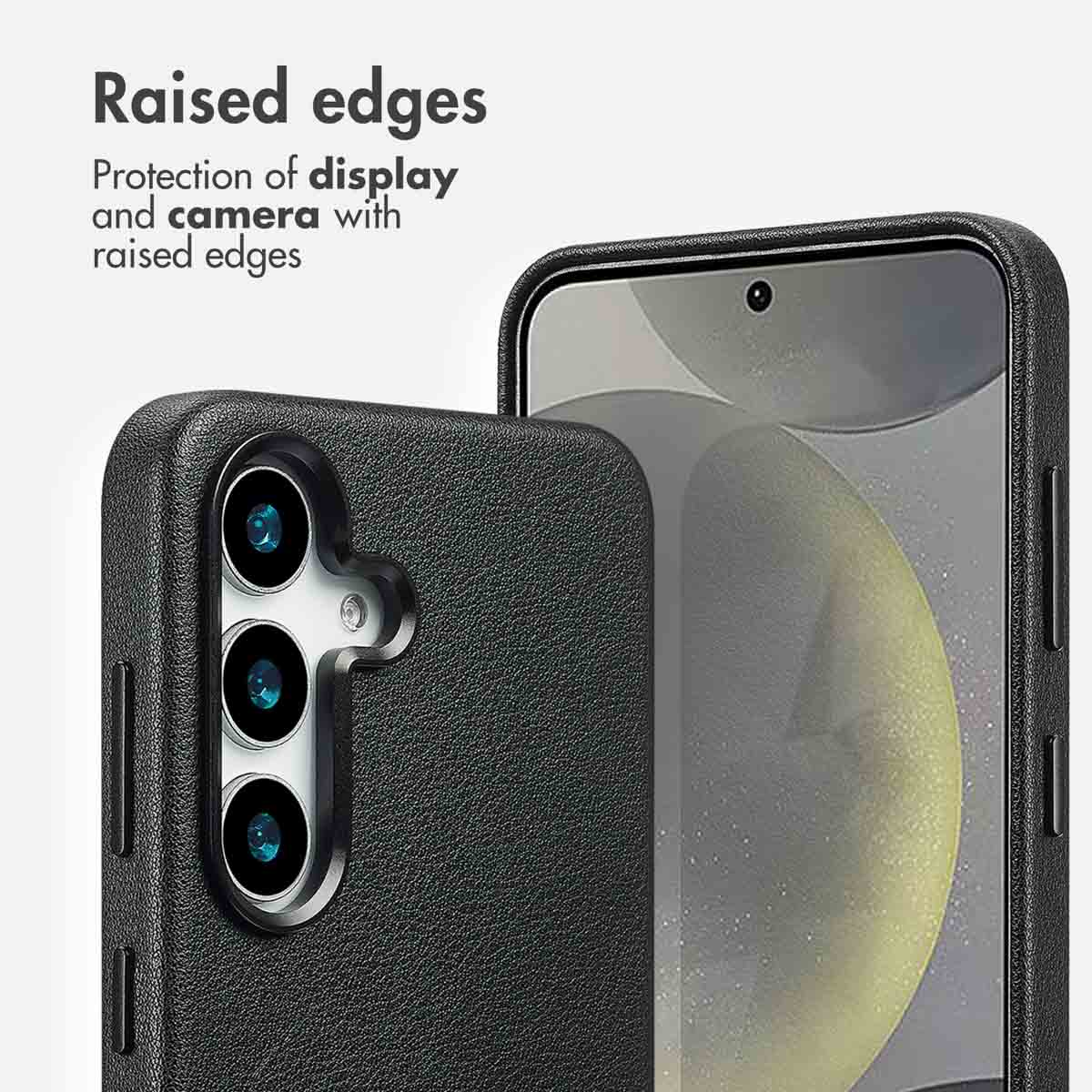 Custodia protettiva nera con bordi rialzati per display e fotocamera su uno smartphone.