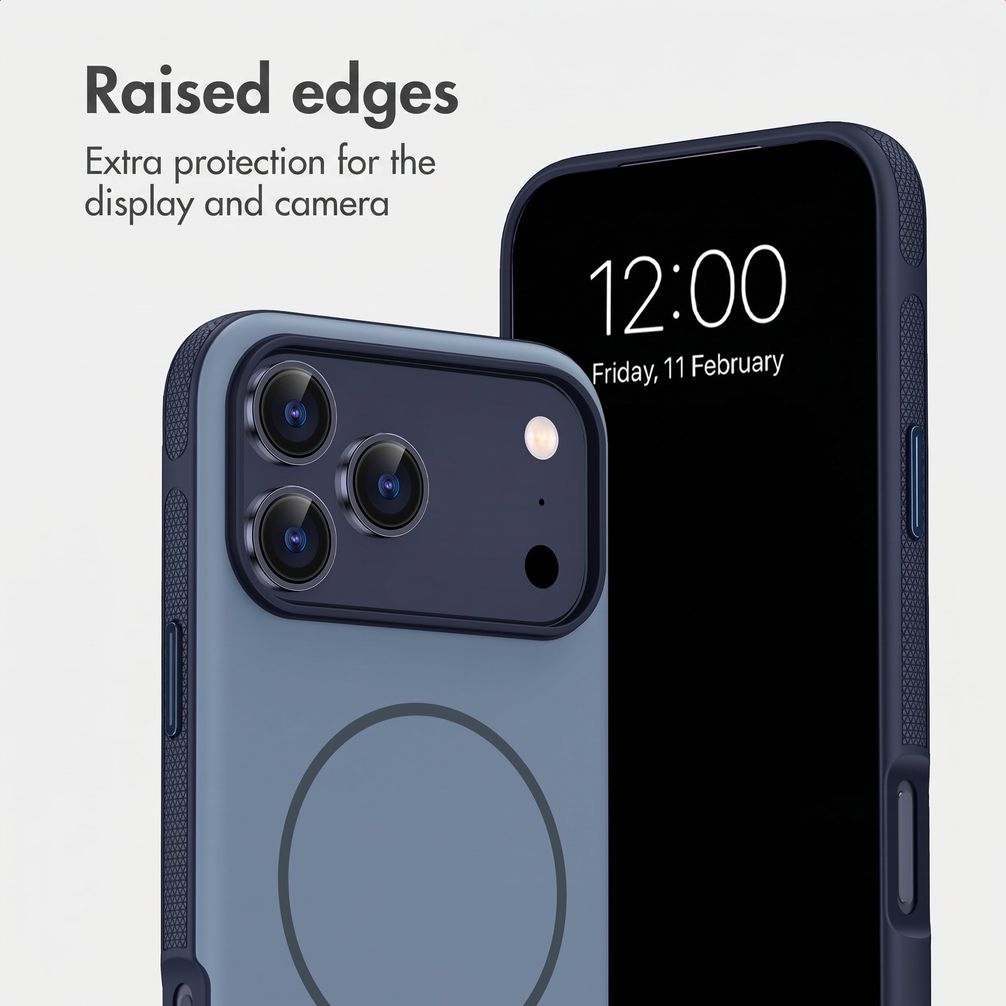Uno smartphone in custodia blu con bordi rialzati per proteggere schermo e fotocamera.