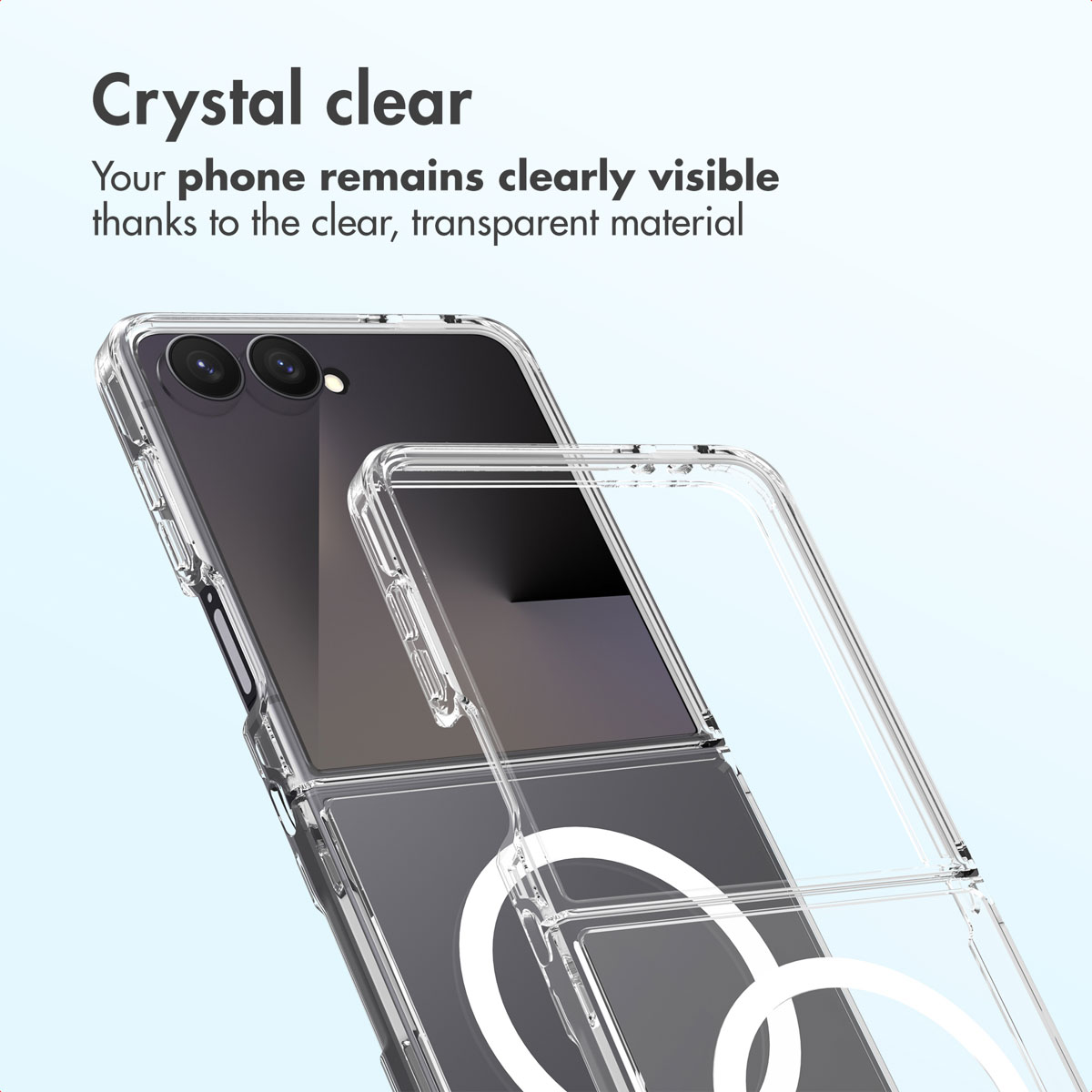 Una funda transparente en un smartphone plegable, sobre un fondo azul claro.