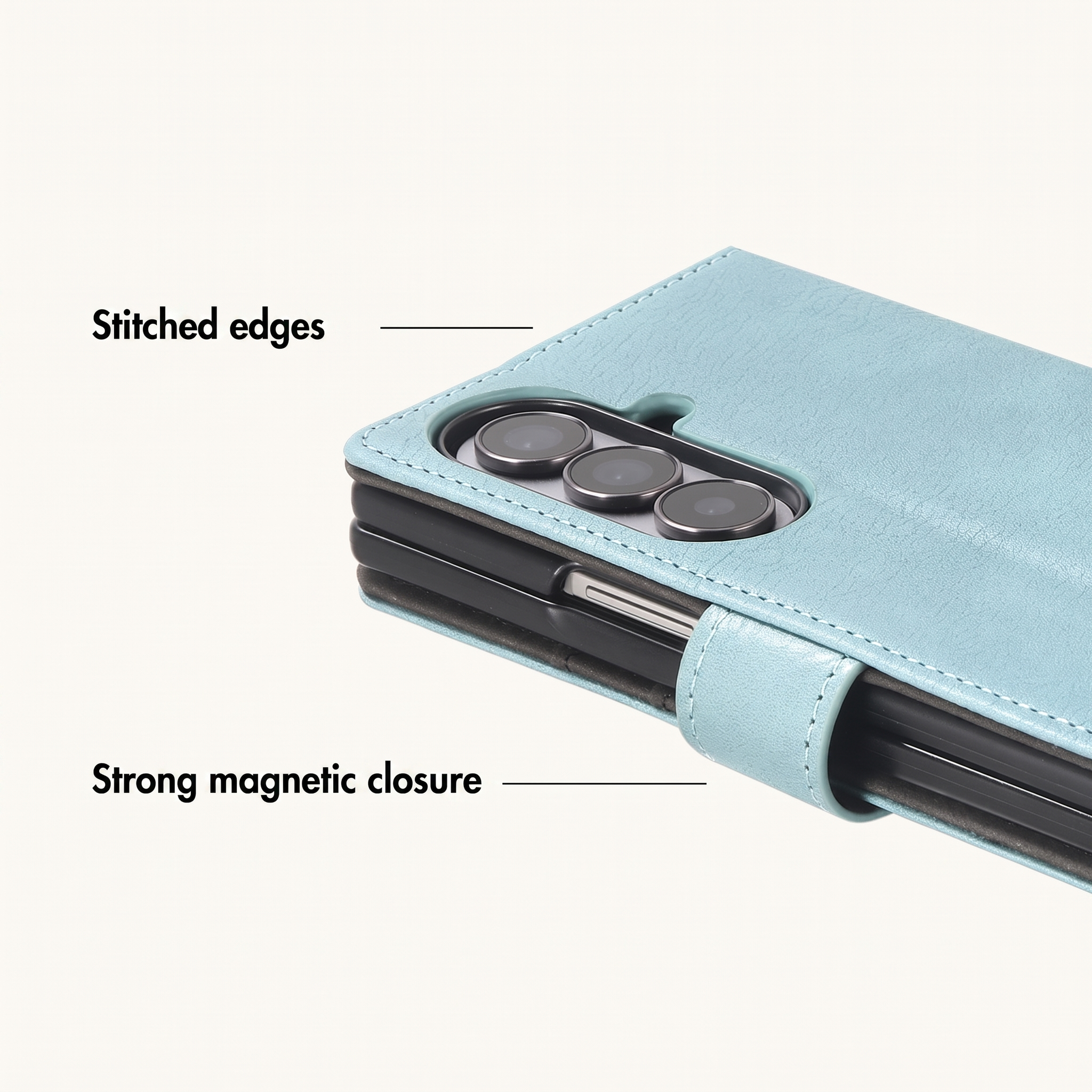 Coque de téléphone bleue avec bords cousus et fermeture magnétique.