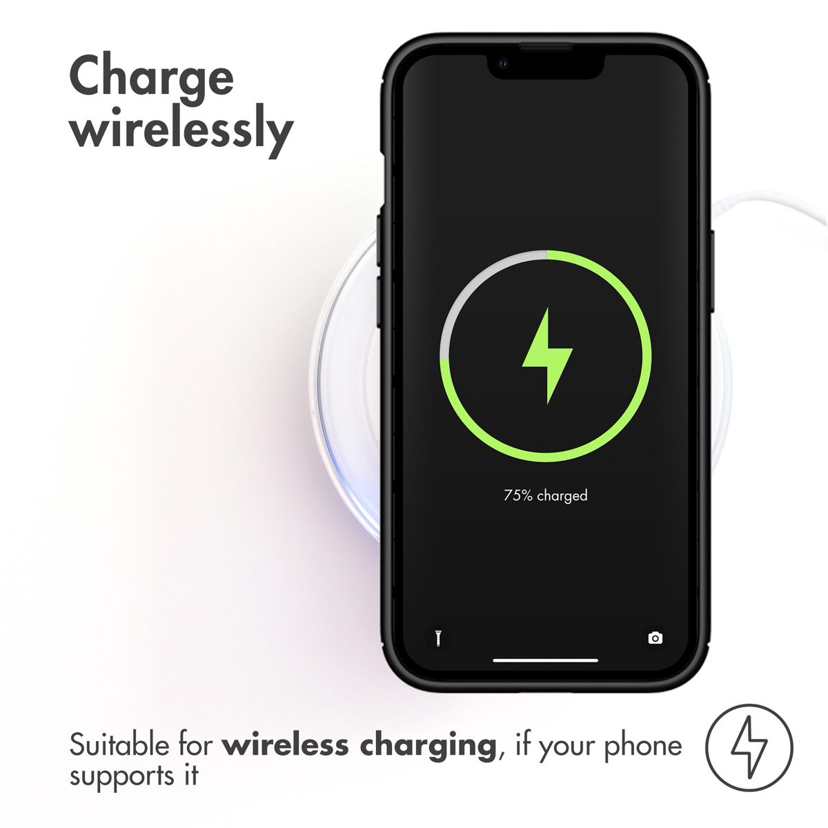 Un smartphone noir sur un socle de charge sans fil blanc affiche une icône de charge de 75 pour cent.