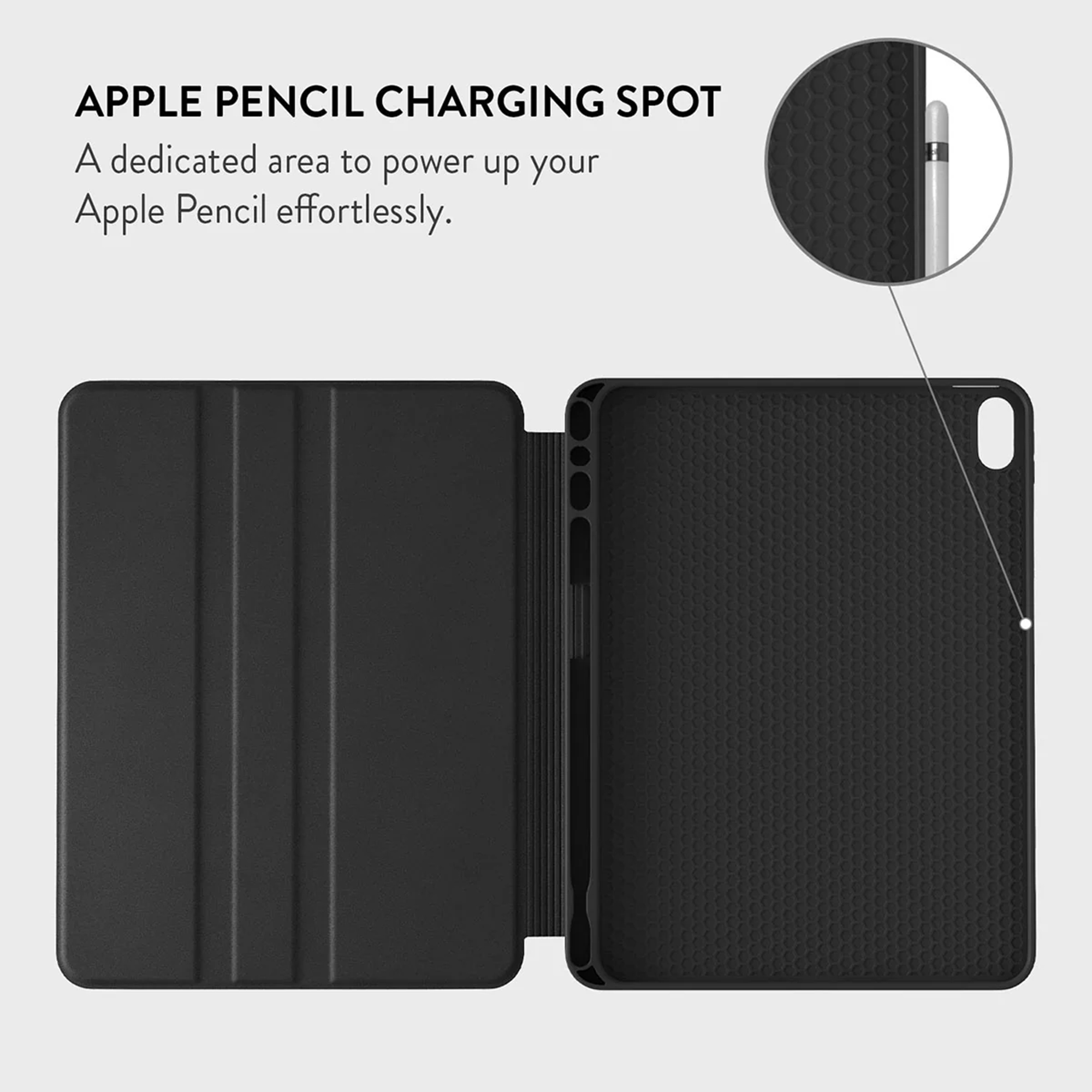 Open zwarte tablethoes met gestructureerde honingraatbinnenkant en oplaadplek voor Apple Pencil.