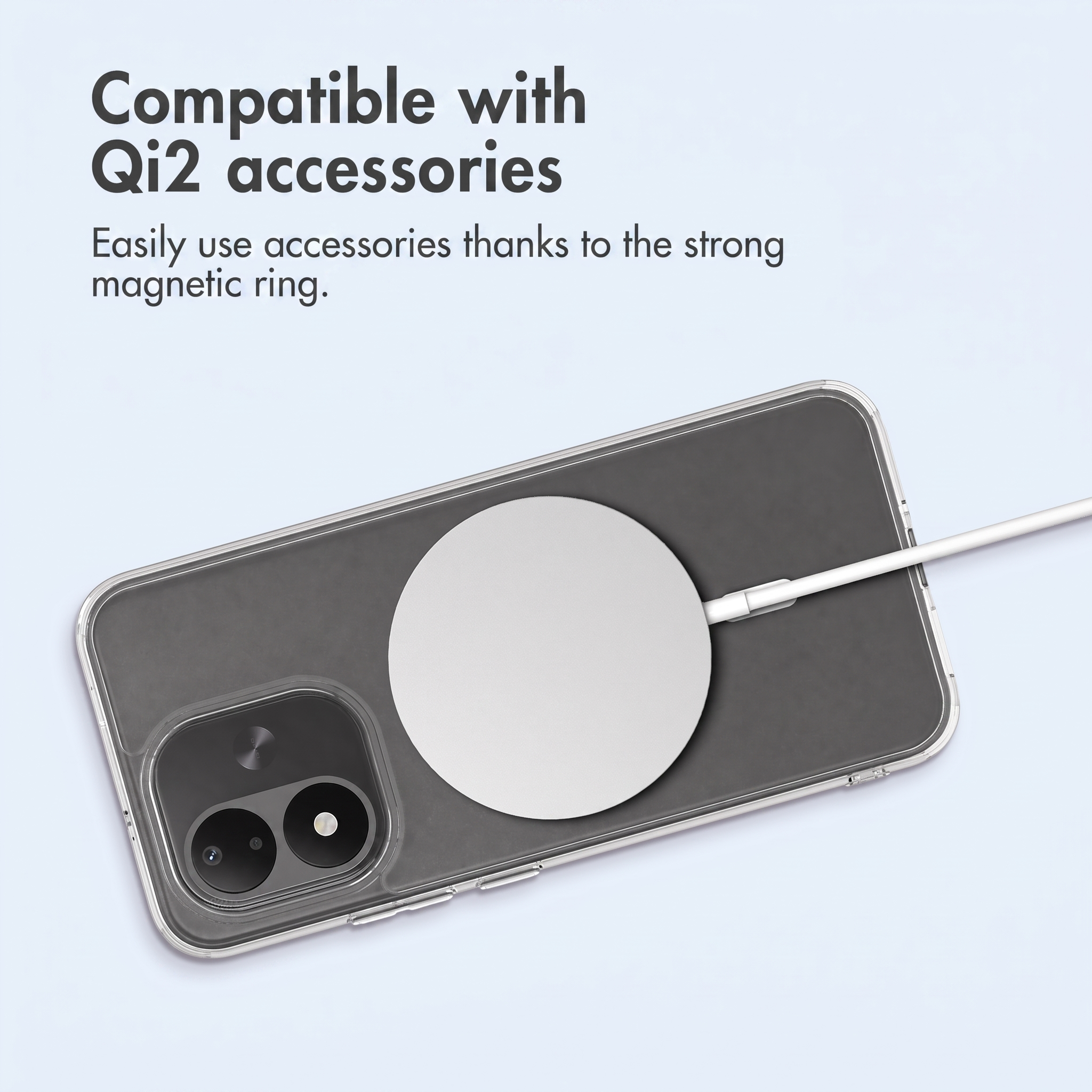 Smartphone con funda protectora, cargador MagSafe redondo y texto sobre compatibilidad con Qi2.