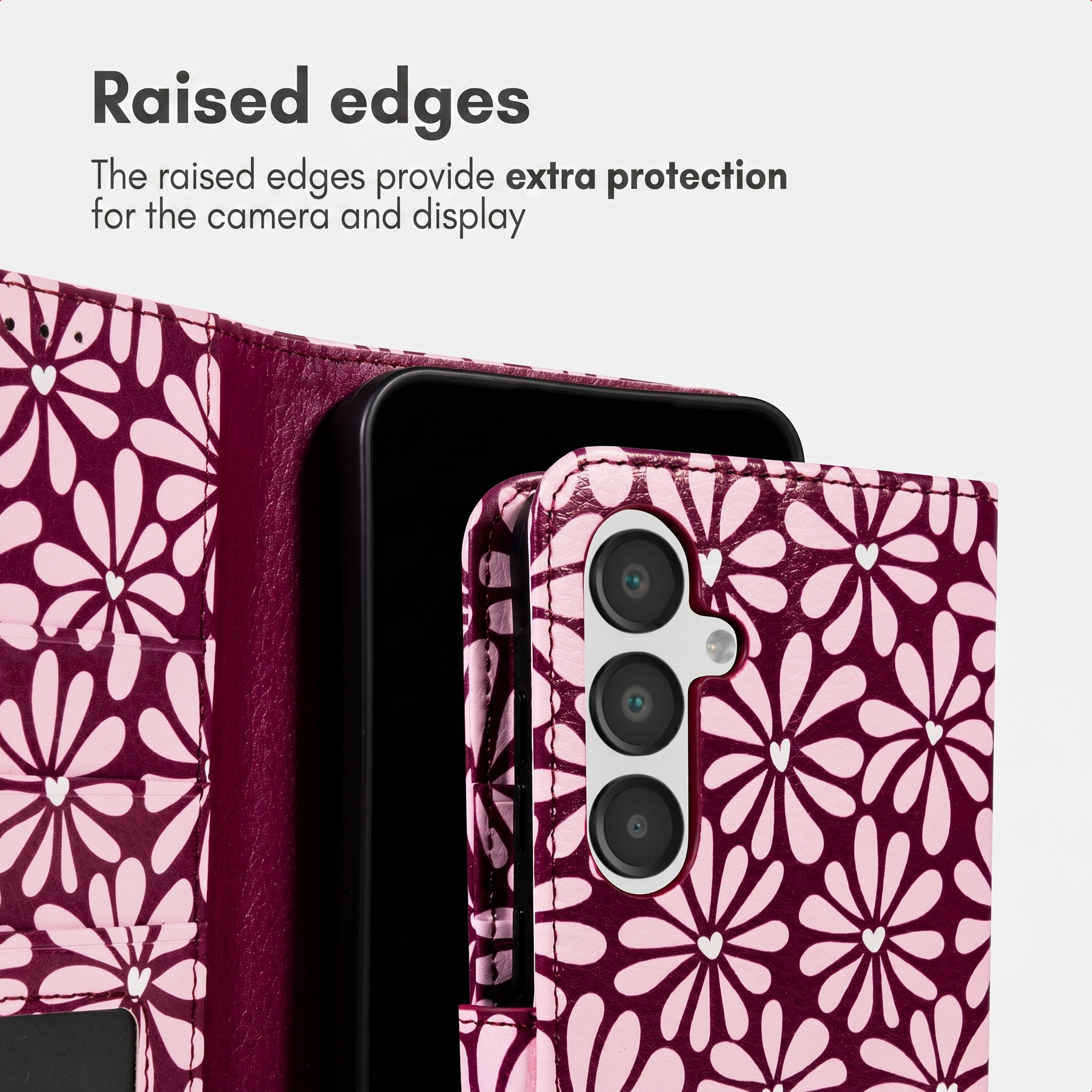 Roze en witte telefoontas met bloemenpatroon en camerasnede en randen.