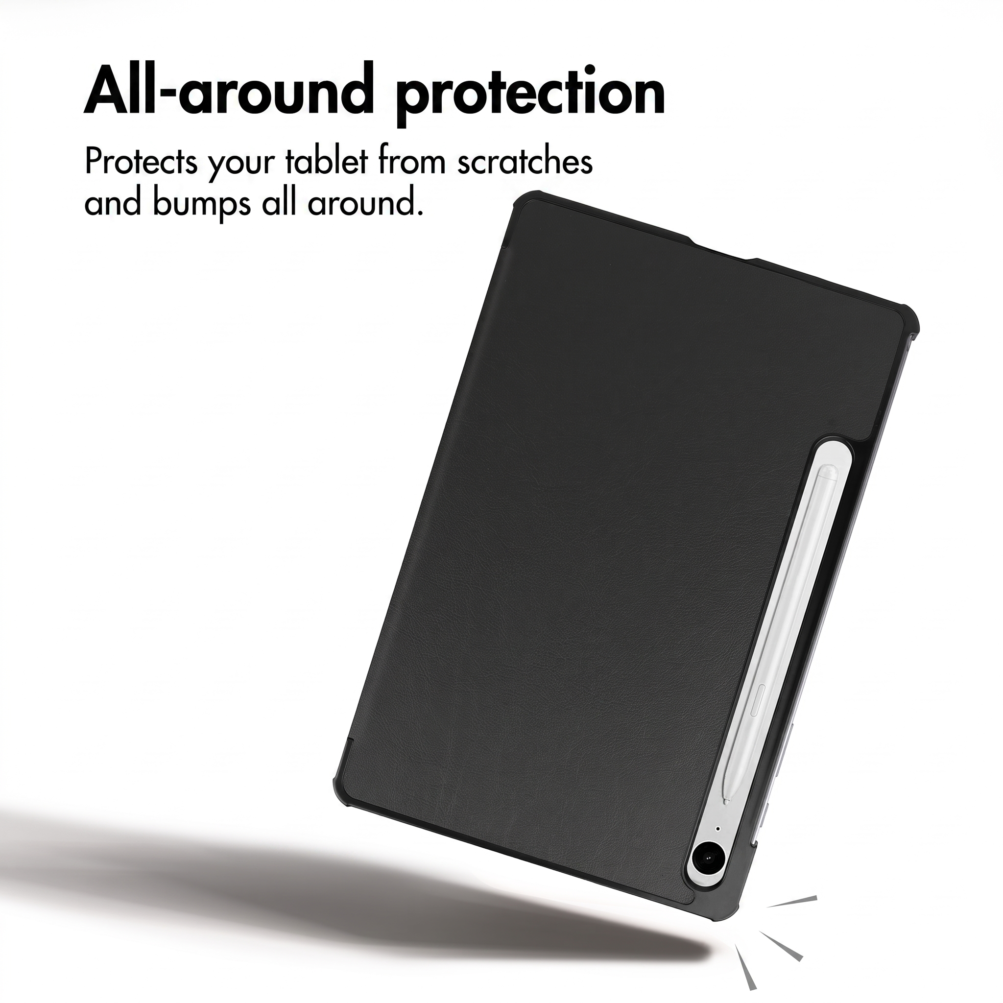 Une tablette noire dans un étui de protection avec stylet sur fond blanc avec texte.