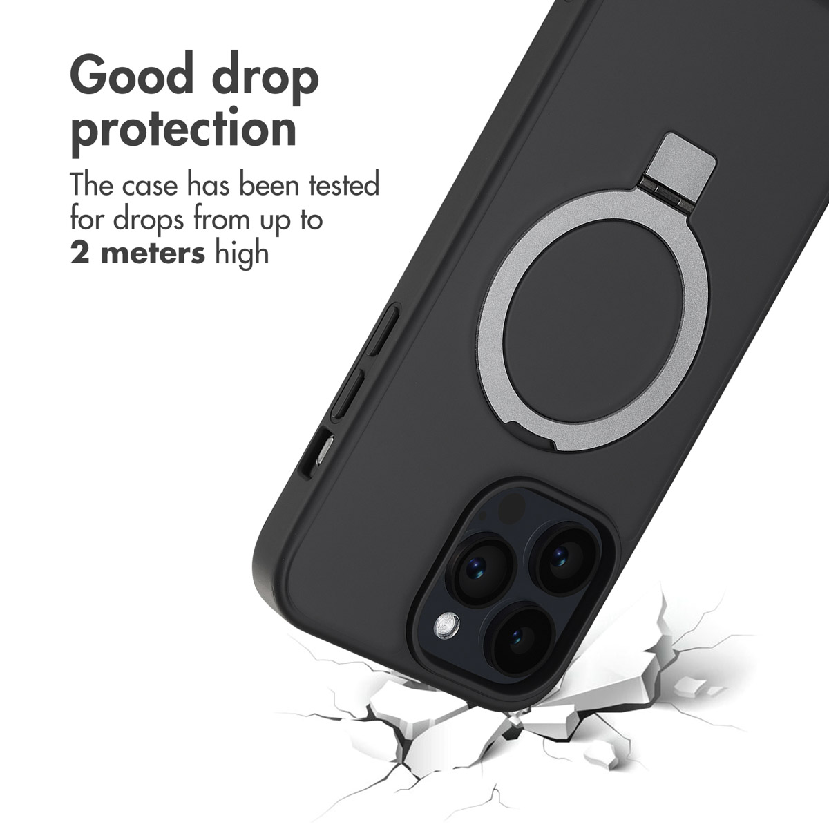 Custodina nera con supporto ad anello su superficie bianca crepata e testo sulla protezione anticaduta.