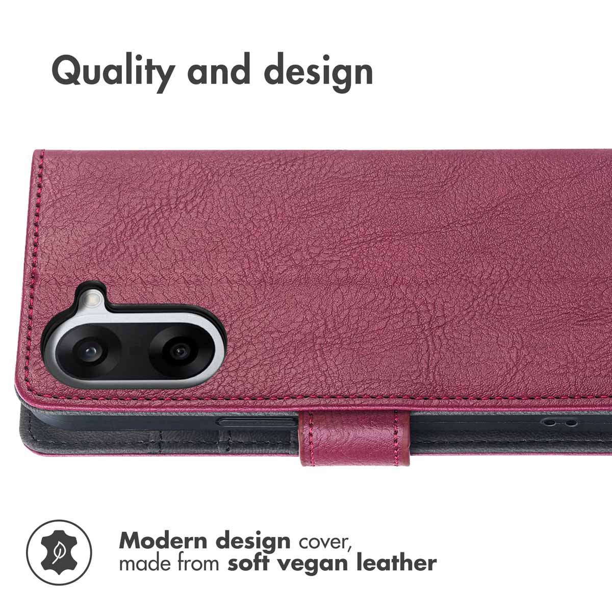 Rode vegan leren telefoonhoesje met camera-uitsparing en tekst.